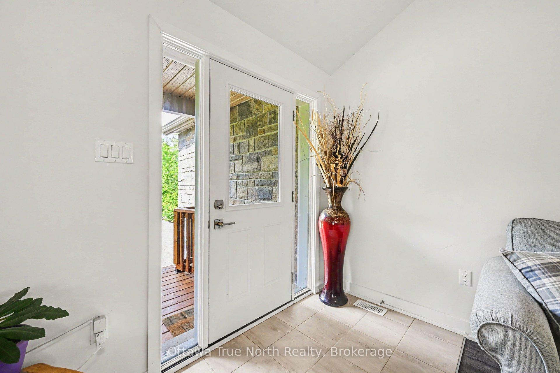 Photo 3 of 1196 Flat Rapids Road, McNab/Braeside, Mcnab/Braeside Twps — HOMEH