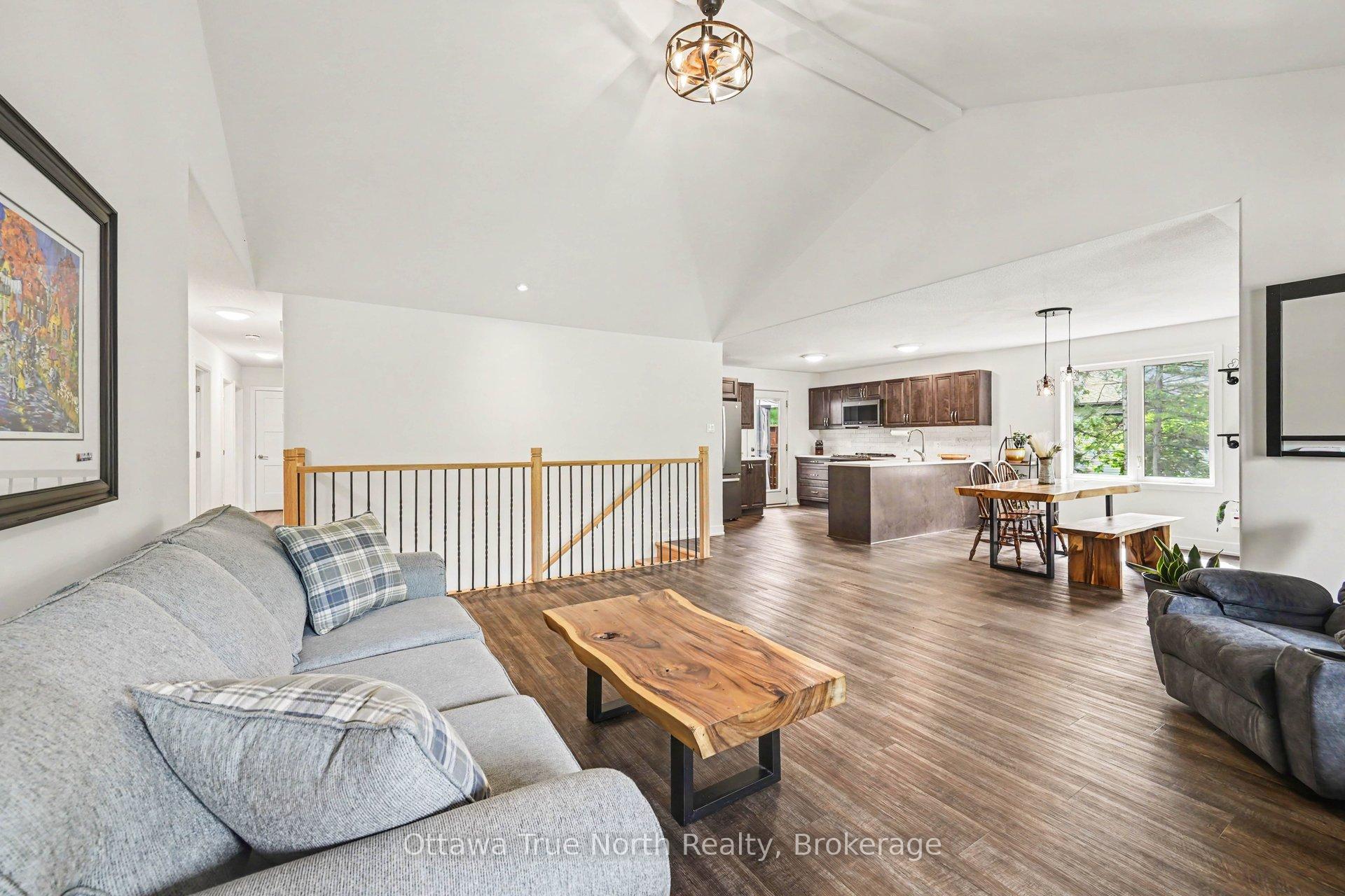 Photo 4 of 1196 Flat Rapids Road, McNab/Braeside, Mcnab/Braeside Twps — HOMEH