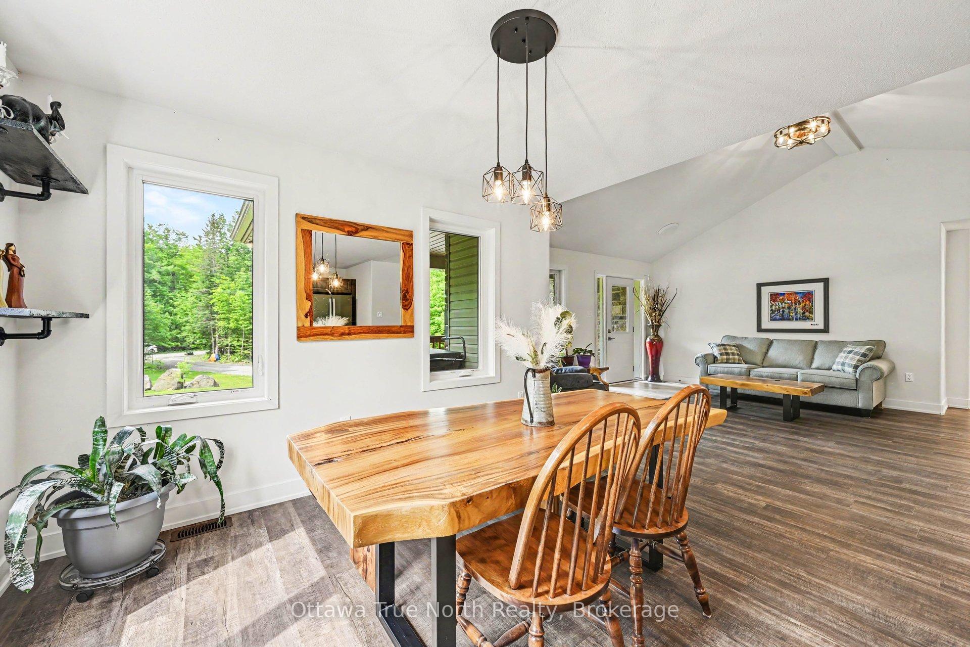 Photo 6 of 1196 Flat Rapids Road, McNab/Braeside, Mcnab/Braeside Twps — HOMEH