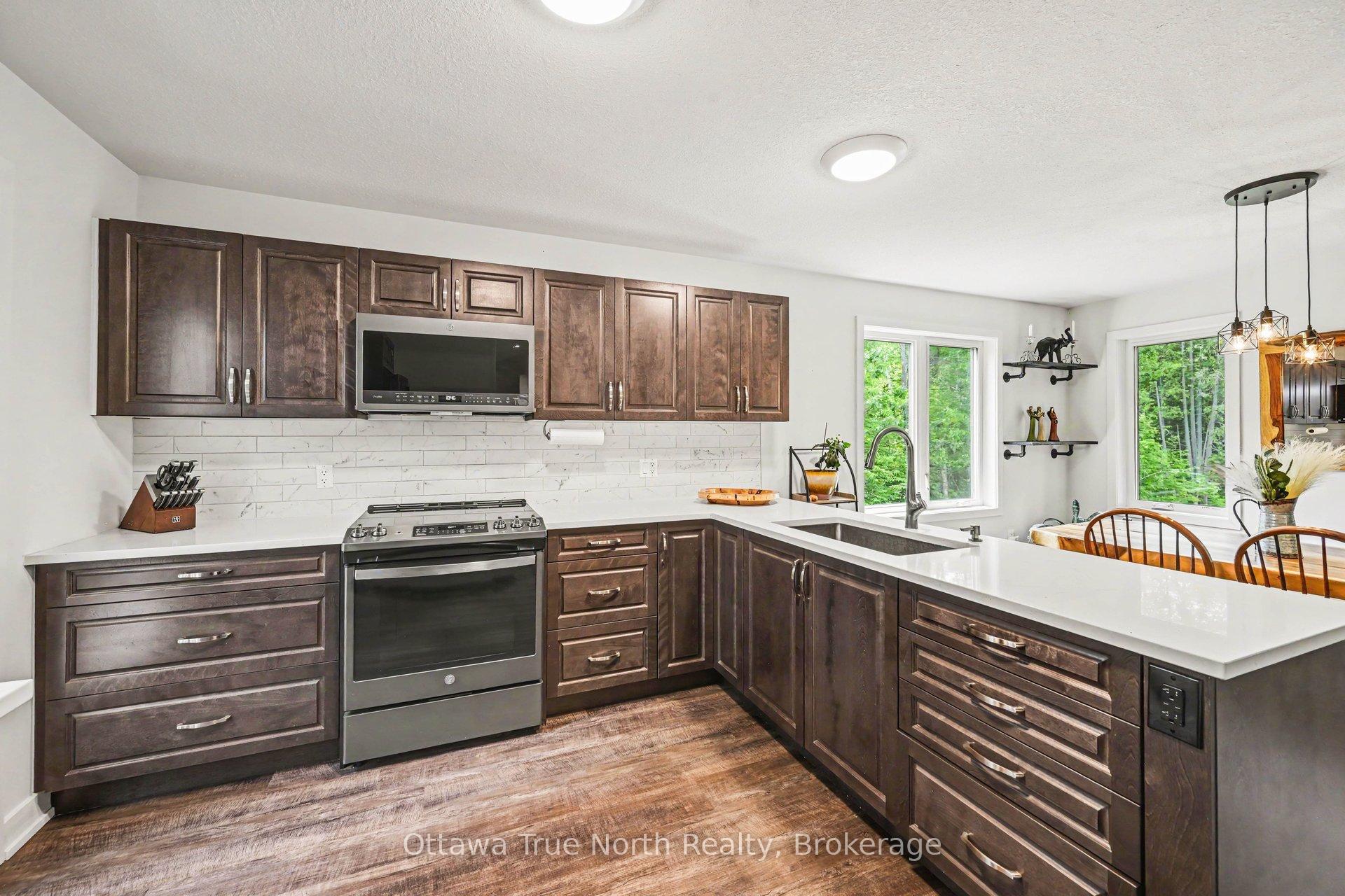 Photo 7 of 1196 Flat Rapids Road, McNab/Braeside, Mcnab/Braeside Twps — HOMEH