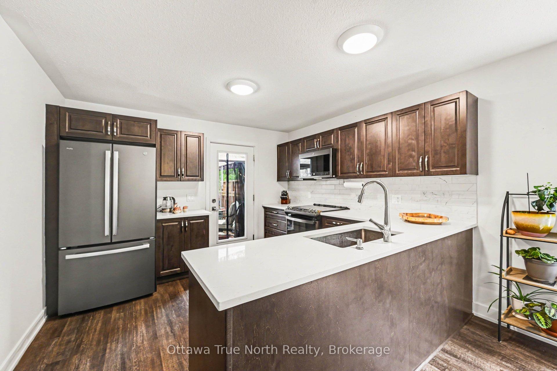 Photo 8 of 1196 Flat Rapids Road, McNab/Braeside, Mcnab/Braeside Twps — HOMEH