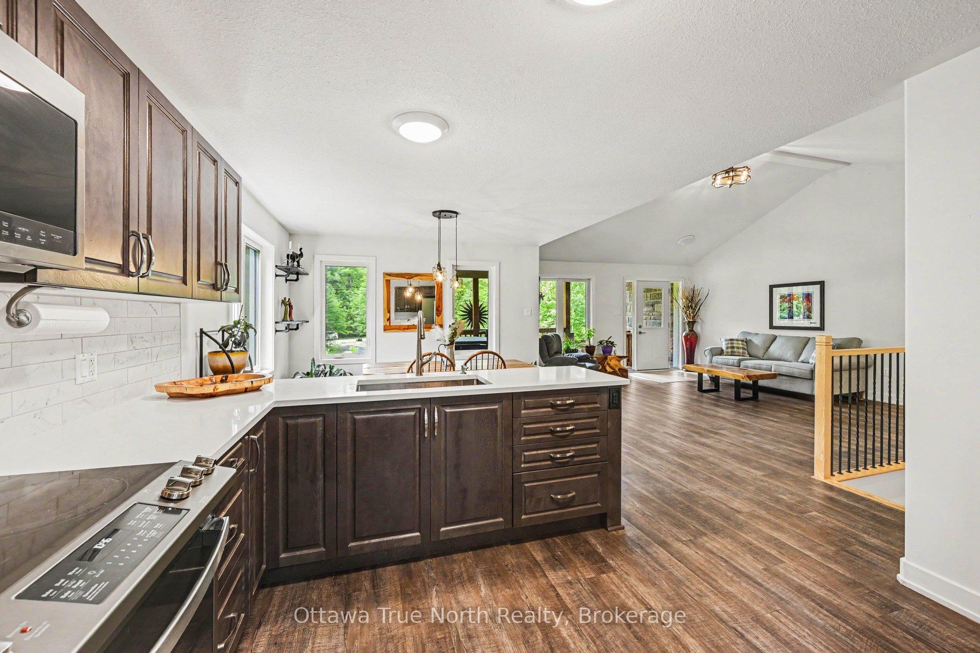 Photo 9 of 1196 Flat Rapids Road, McNab/Braeside, Mcnab/Braeside Twps — HOMEH