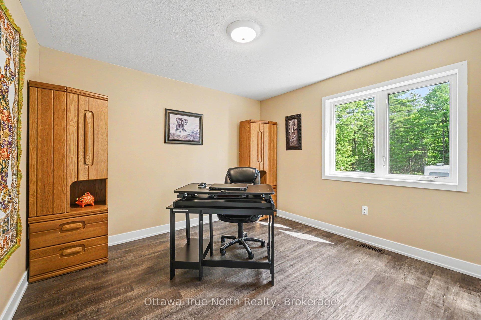 Photo 14 of 1196 Flat Rapids Road, McNab/Braeside, Mcnab/Braeside Twps — HOMEH