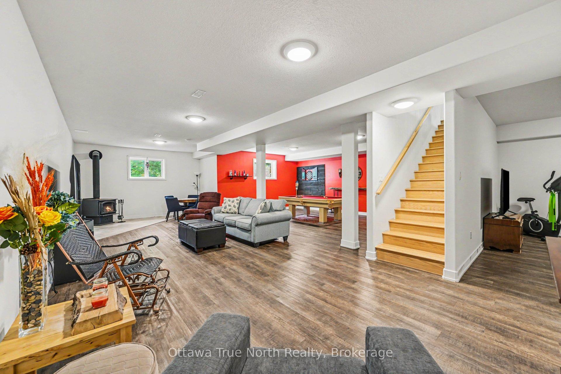 Photo 22 of 1196 Flat Rapids Road, McNab/Braeside, Mcnab/Braeside Twps — HOMEH