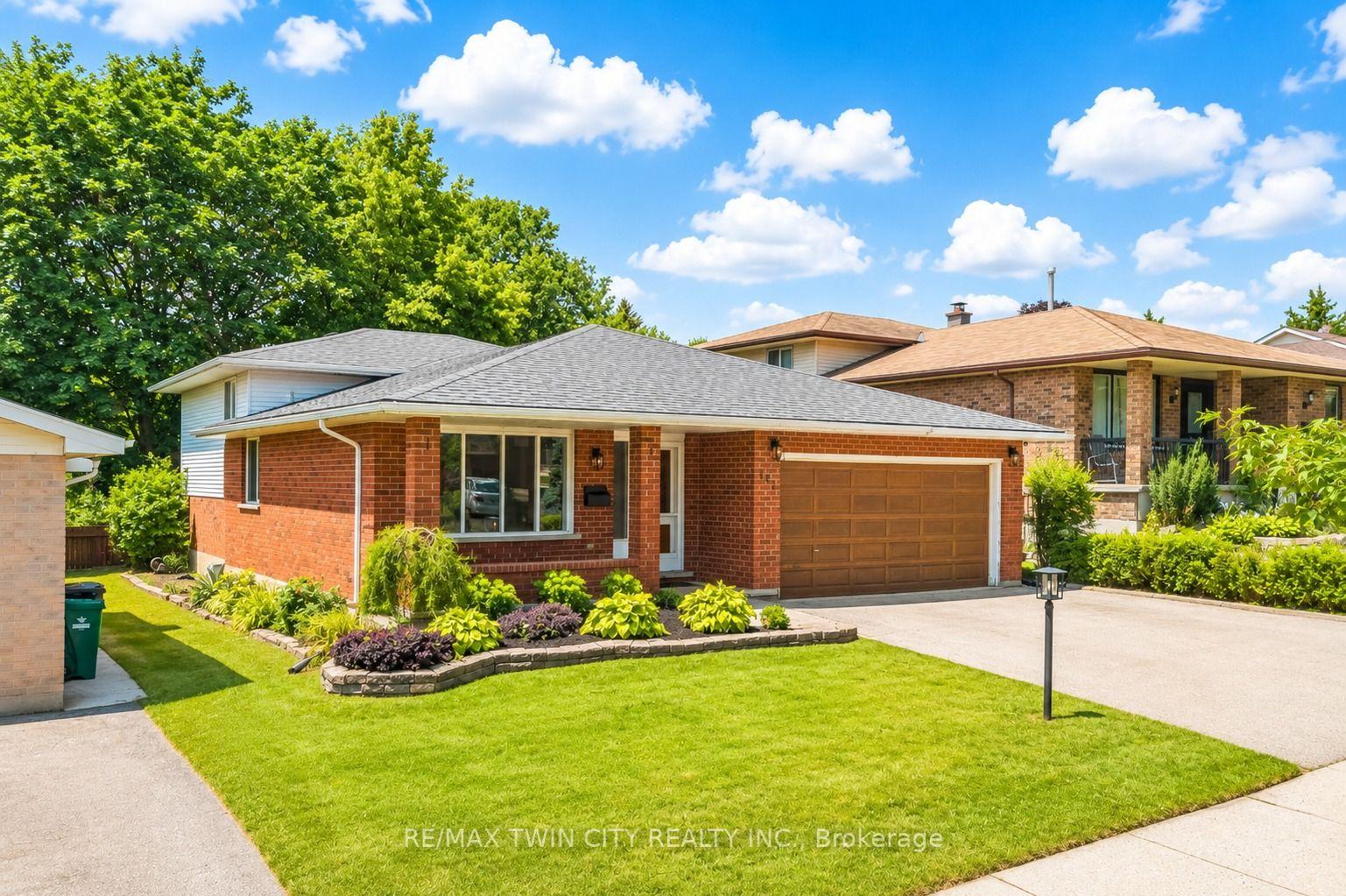 Photo 2 of 131 Brierdale Drive, Kitchener, Idlewood — HOMEH