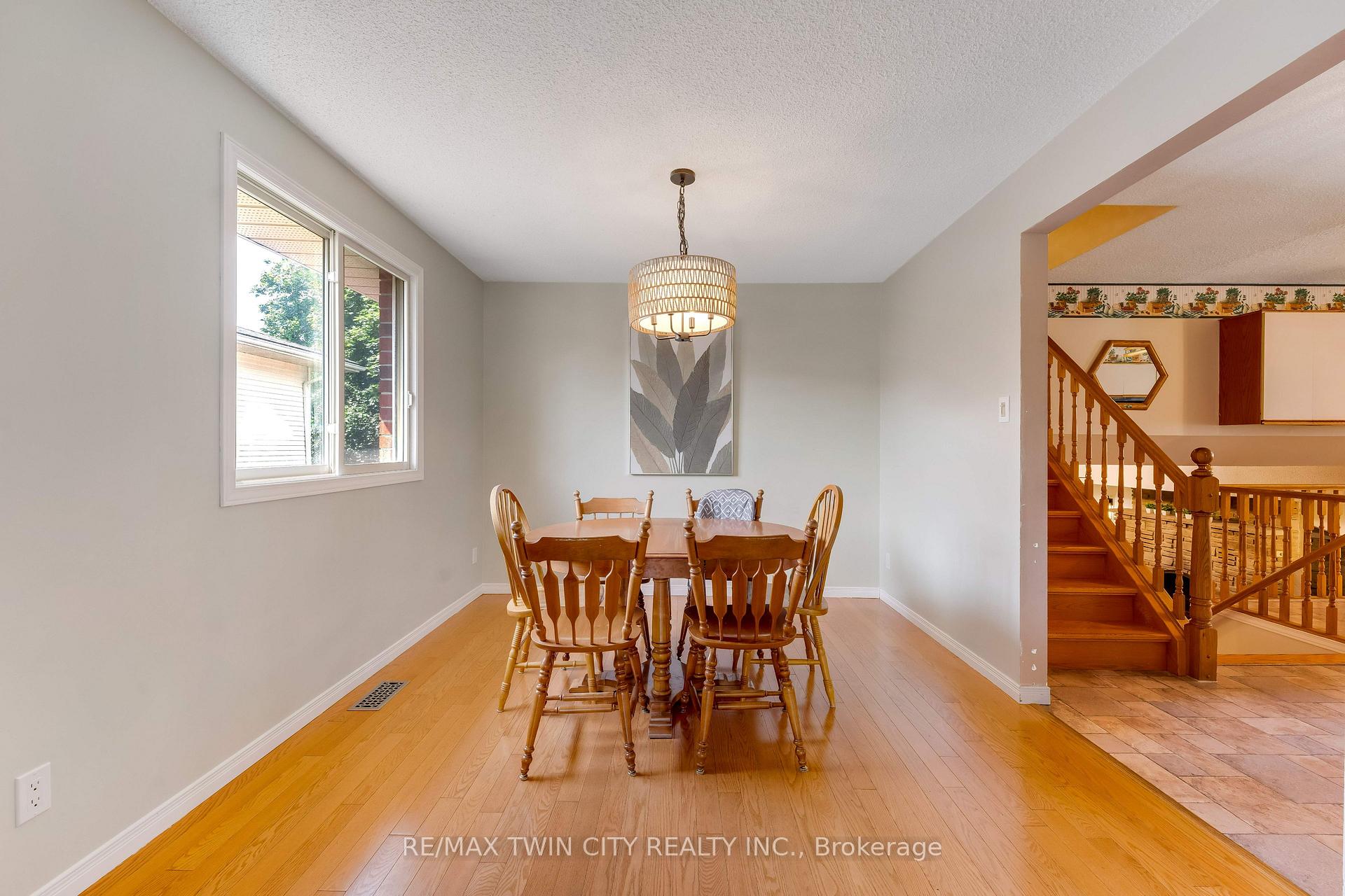 Photo 7 of 131 Brierdale Drive, Kitchener, Idlewood — HOMEH
