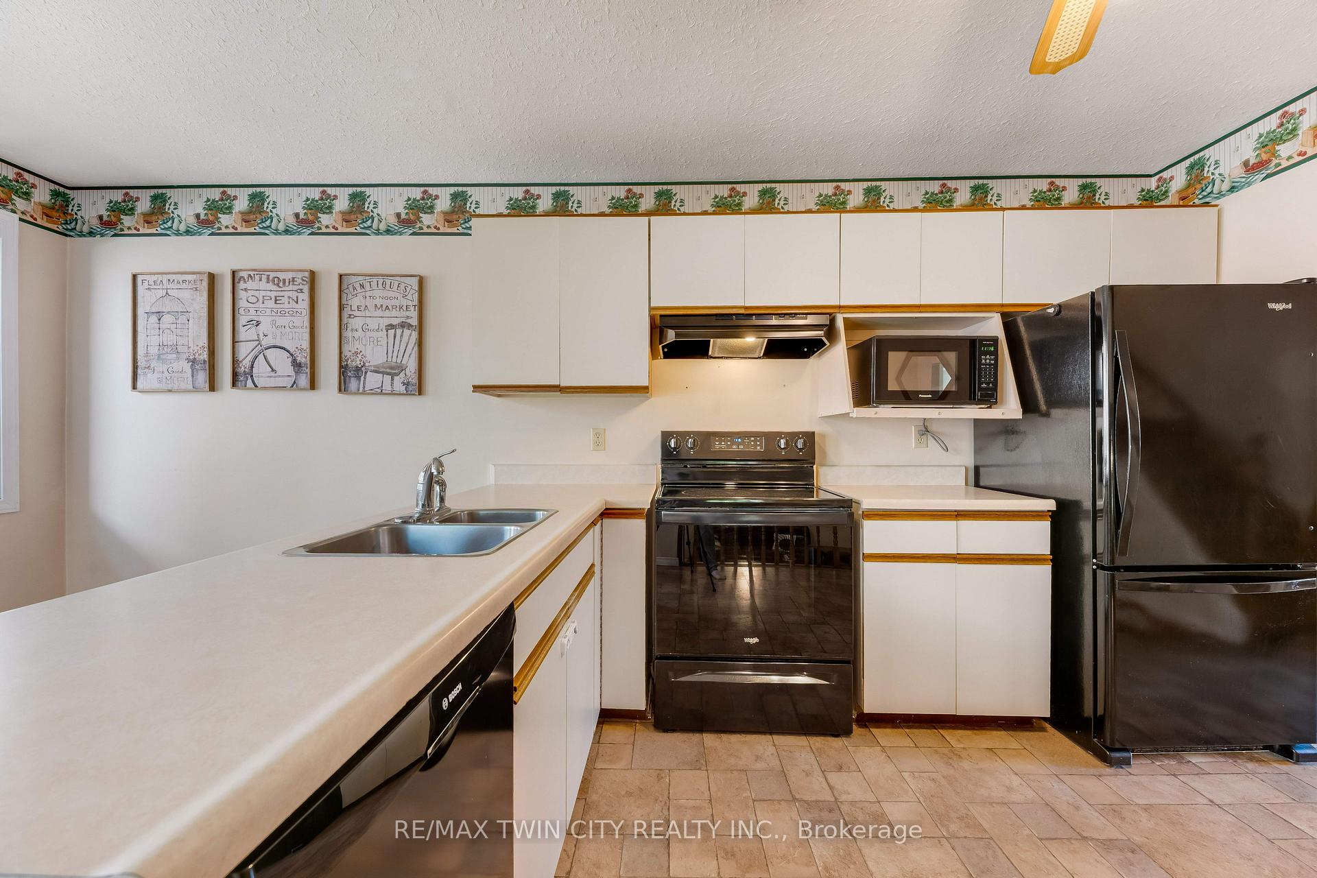 Photo 9 of 131 Brierdale Drive, Kitchener, Idlewood — HOMEH