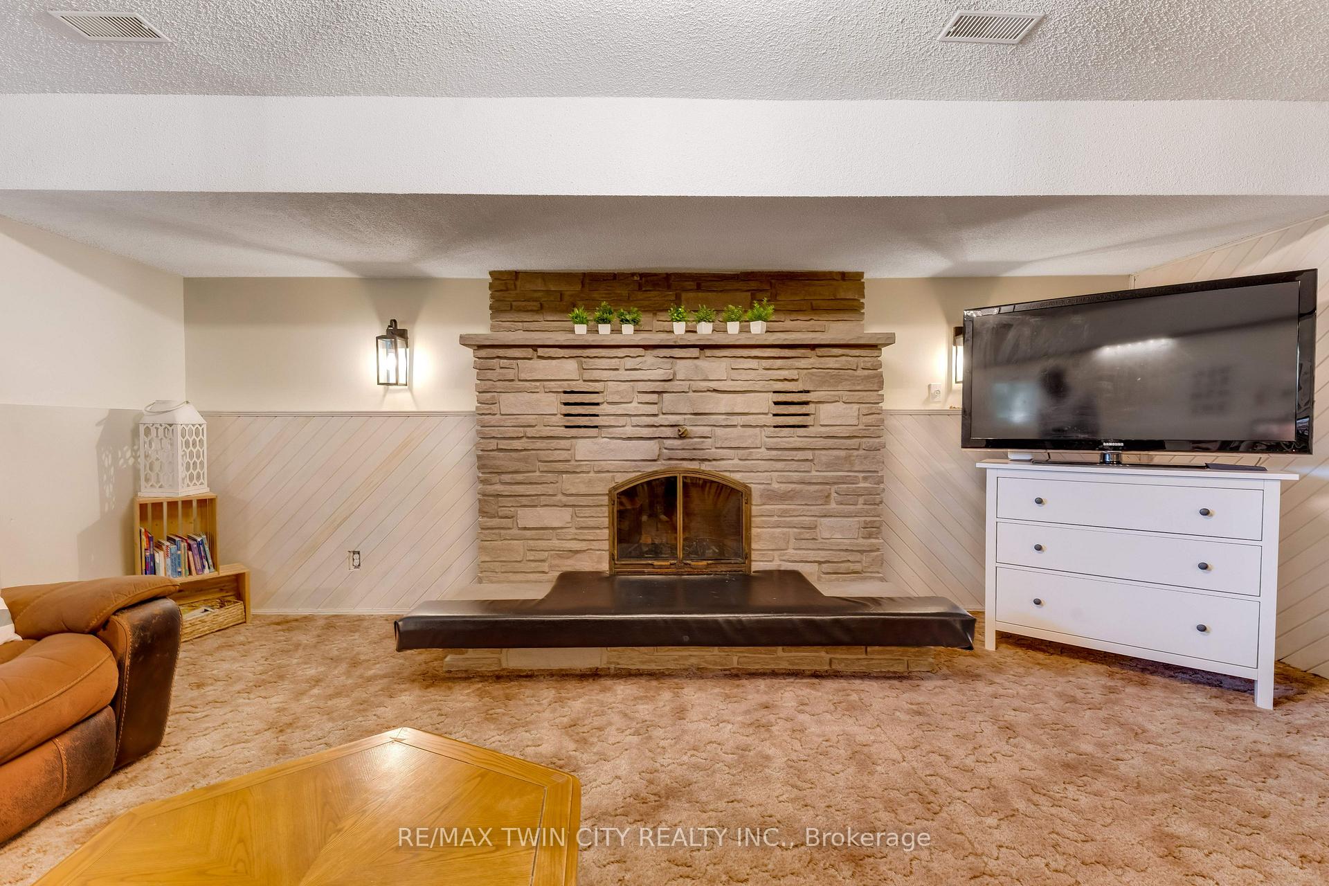 Photo 13 of 131 Brierdale Drive, Kitchener, Idlewood — HOMEH