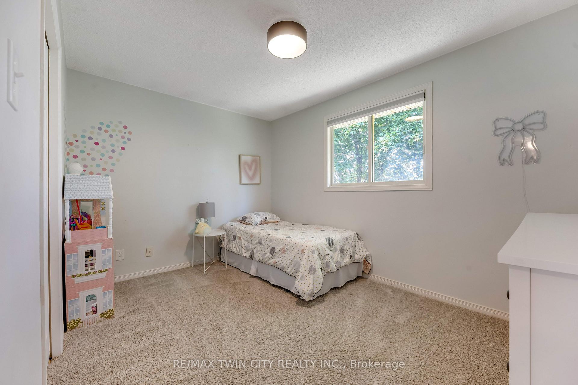 Photo 24 of 131 Brierdale Drive, Kitchener, Idlewood — HOMEH