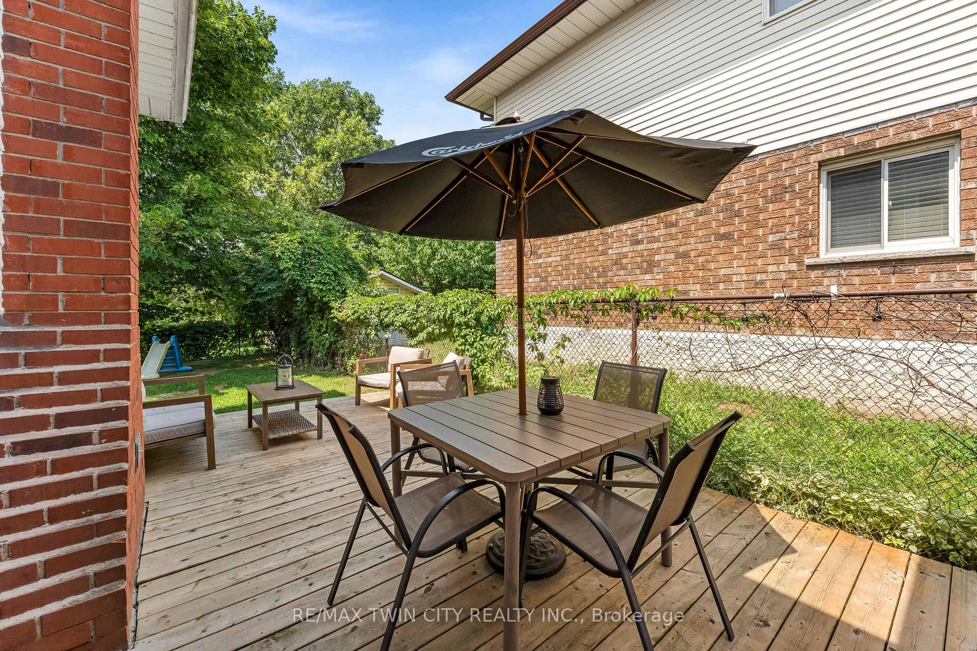 Photo 33 of 131 Brierdale Drive, Kitchener, Idlewood — HOMEH