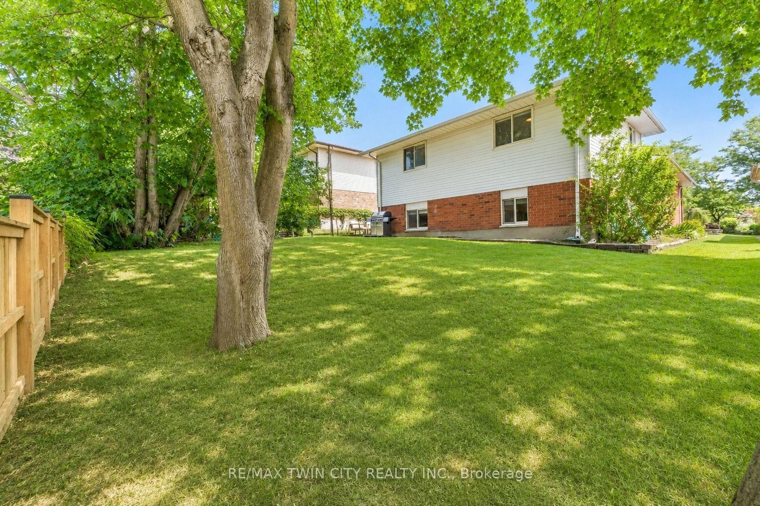 Photo 35 of 131 Brierdale Drive, Kitchener, Idlewood — HOMEH