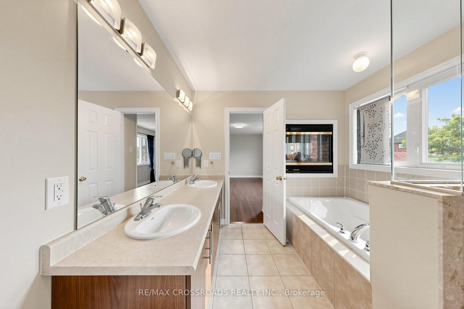 Photo 20 of 52 Dungannon Drive, Markham, Angus Glen — HOMEH