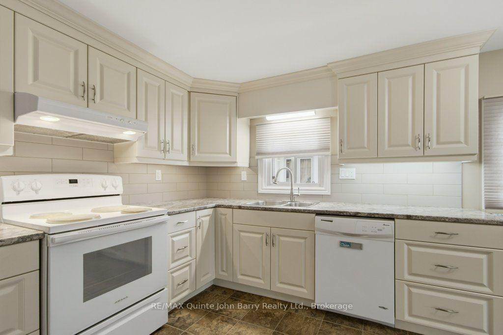 Photo 12 of 11 Killdeer Lane, Belleville, Belleville Ward — HOMEH