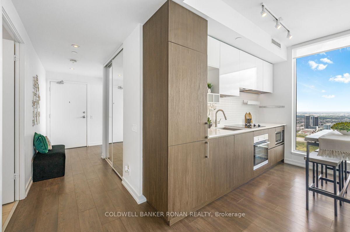 Photo 5 of Unit 5110, 5 Buttermill Avenue, Vaughan, Concord — HOMEH