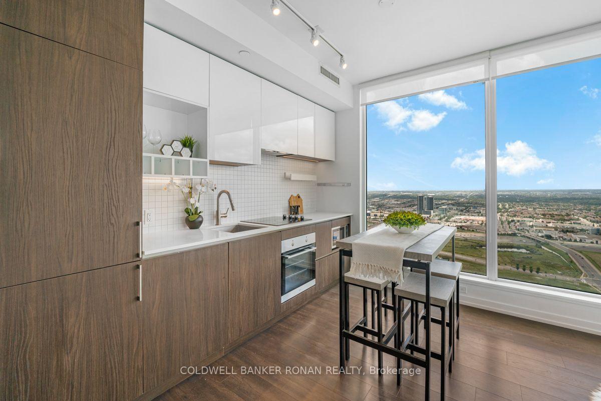 Photo 6 of Unit 5110, 5 Buttermill Avenue, Vaughan, Concord — HOMEH
