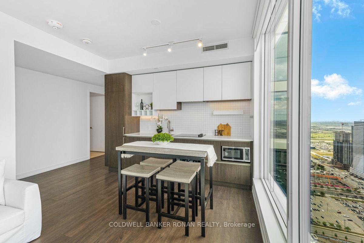 Photo 7 of Unit 5110, 5 Buttermill Avenue, Vaughan, Concord — HOMEH