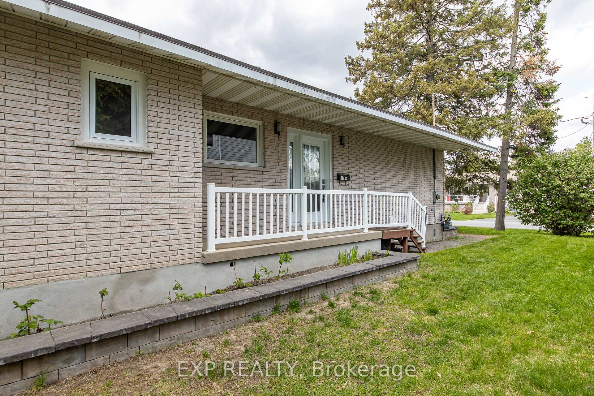 Photo 2 of 1642 Valmarie Avenue, Ottawa, Carleton Heights — HOMEH