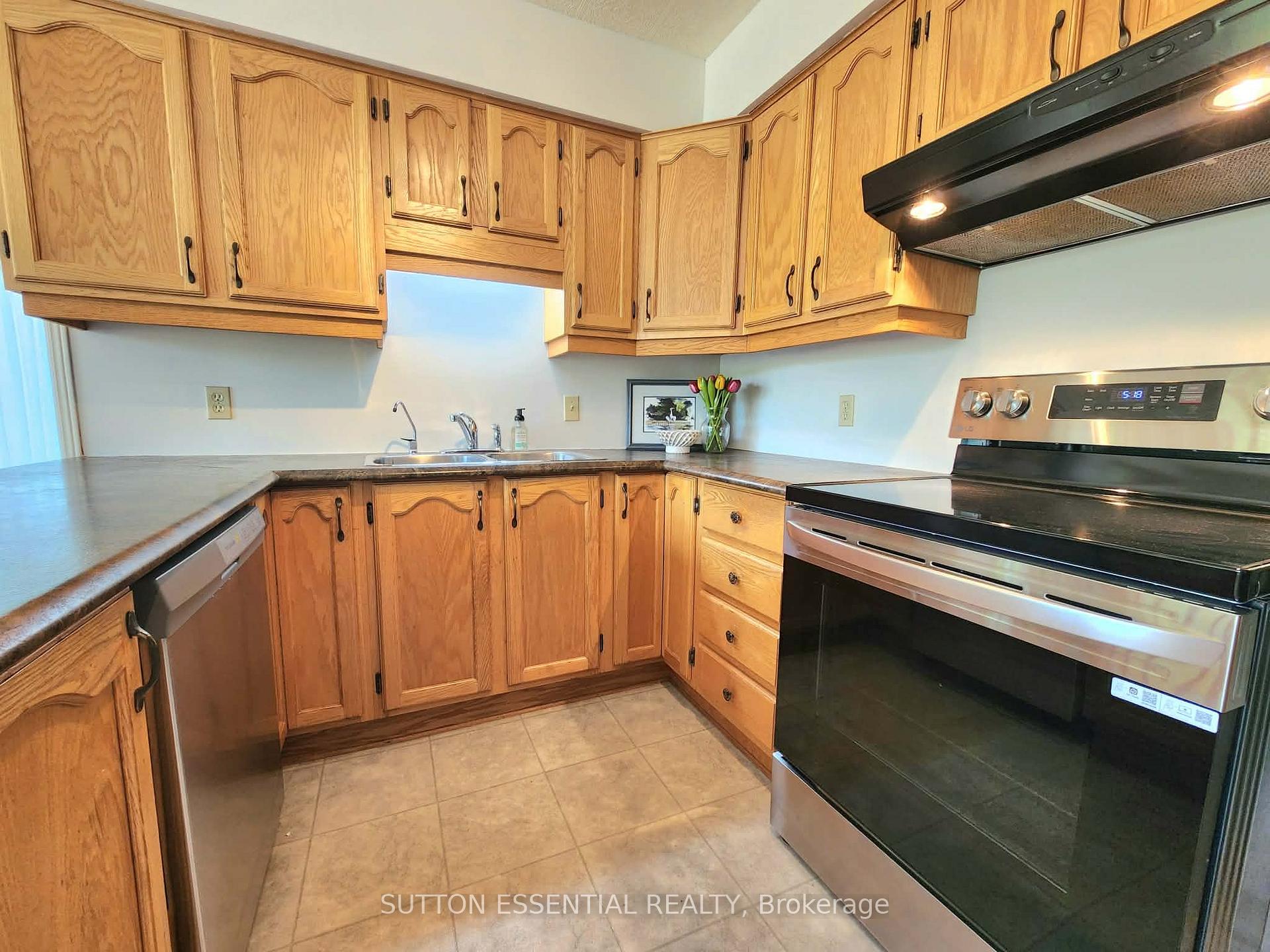 Photo 16 of 116 Margaret Place, Brockville, Brockville — HOMEH