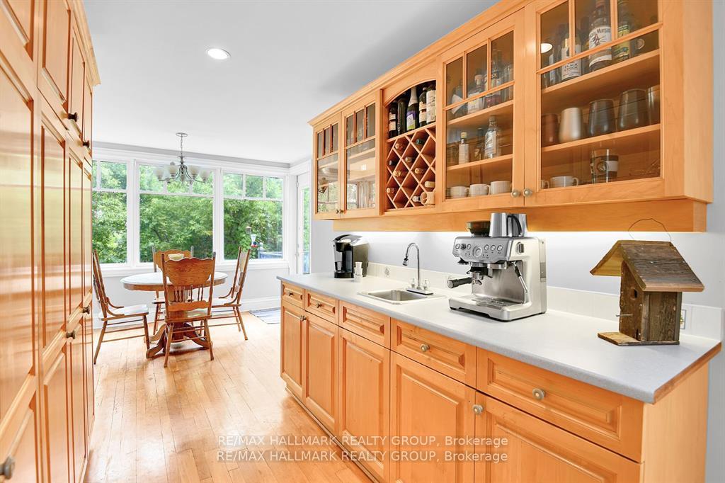 Photo 9 of 23 Davidson Drive, Ottawa, Rothwell Heights — HOMEH