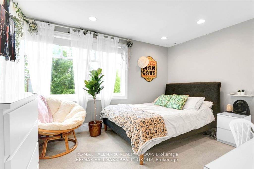Photo 18 of 23 Davidson Drive, Ottawa, Rothwell Heights — HOMEH
