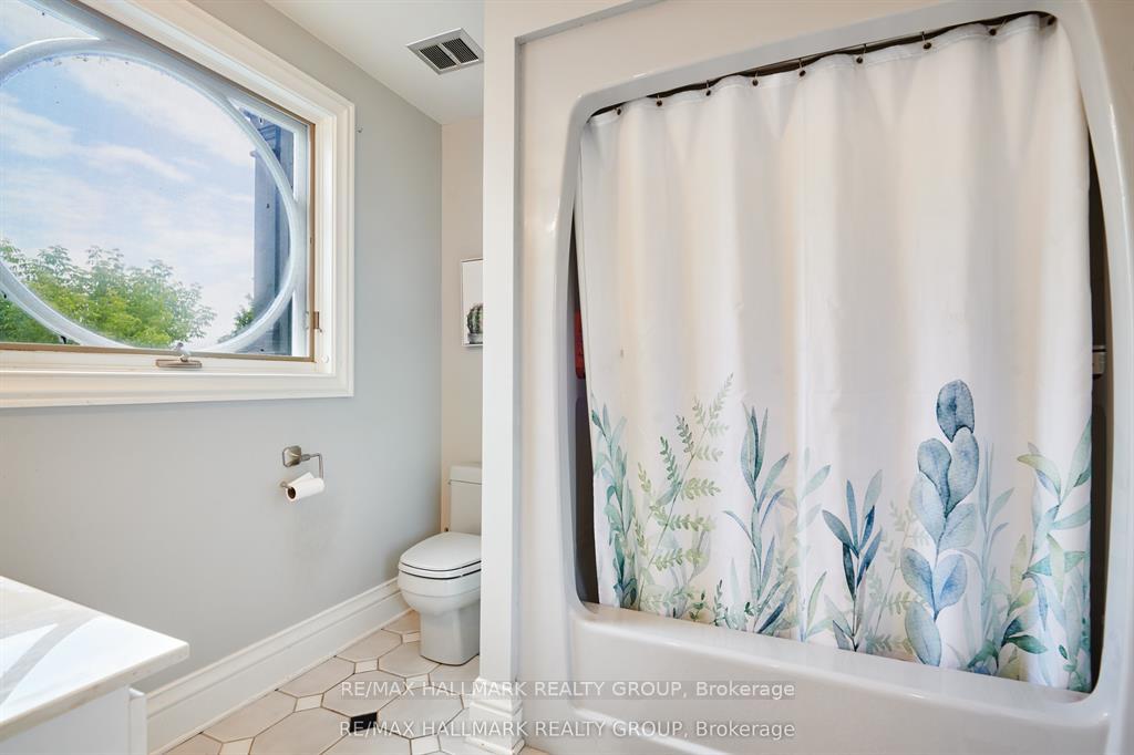 Photo 19 of 23 Davidson Drive, Ottawa, Rothwell Heights — HOMEH