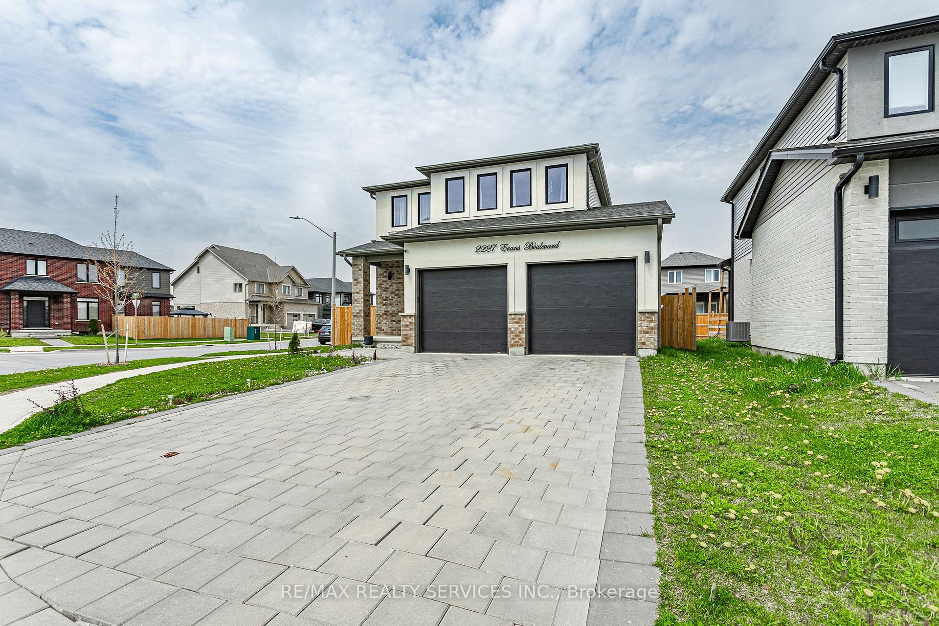 Photo 1 of 2227 Evans Boulevard, London, South U — HOMEH