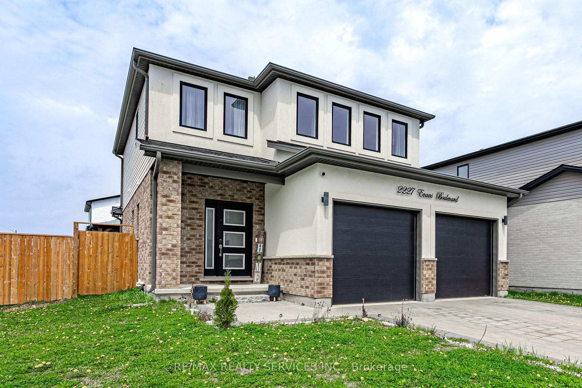 Photo 3 of 2227 Evans Boulevard, London, South U — HOMEH