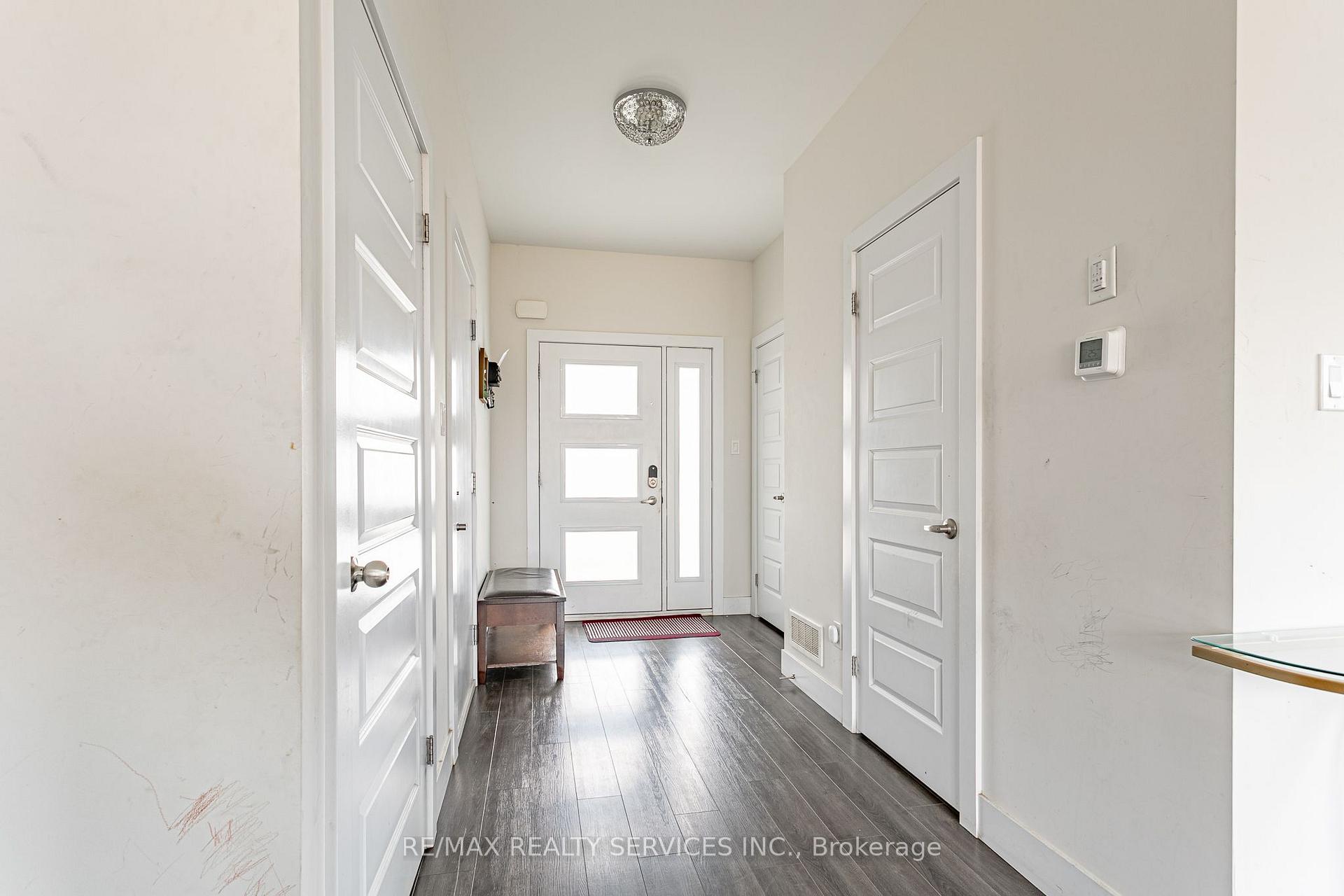 Photo 4 of 2227 Evans Boulevard, London, South U — HOMEH