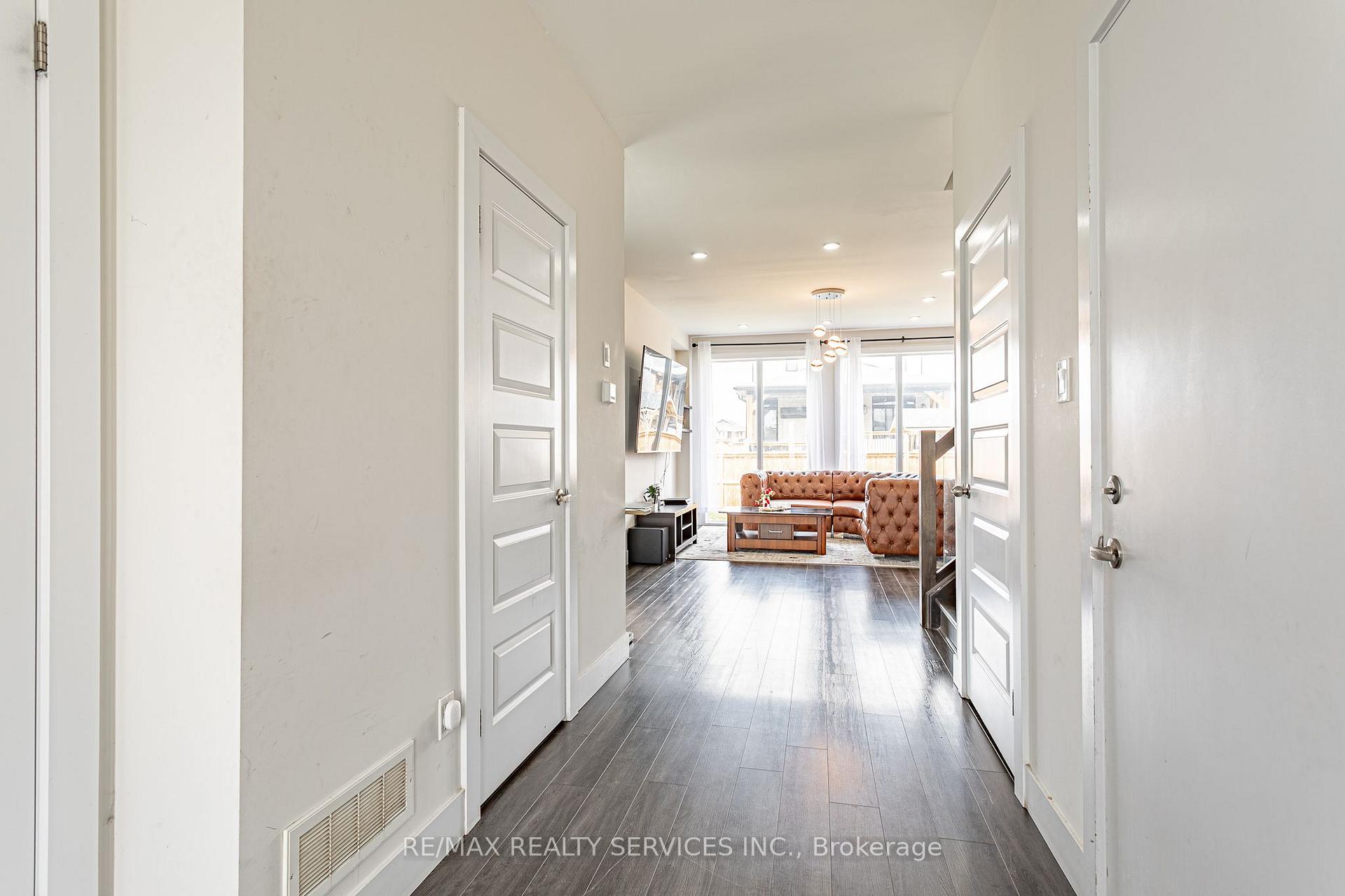 Photo 5 of 2227 Evans Boulevard, London, South U — HOMEH