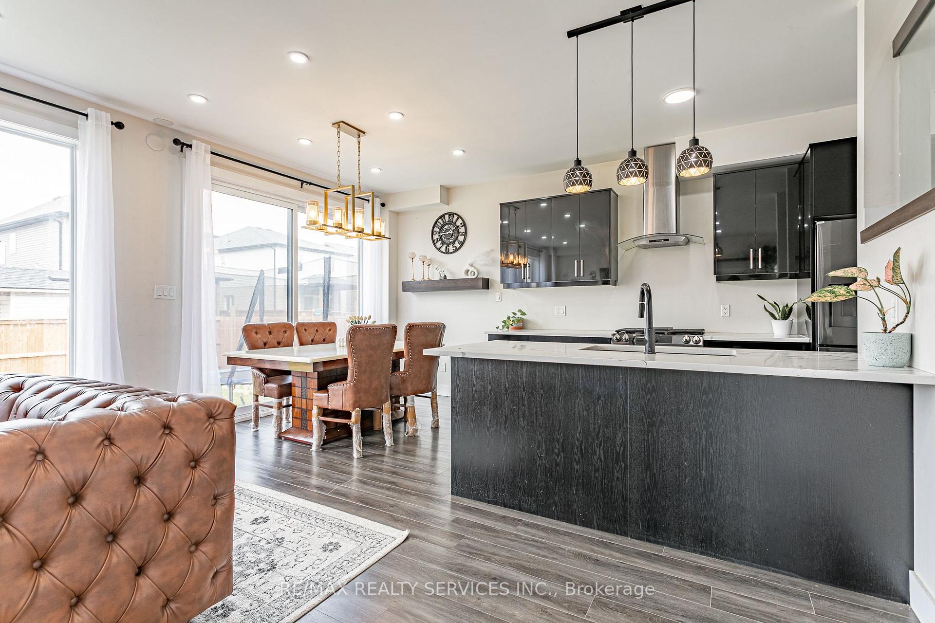 Photo 8 of 2227 Evans Boulevard, London, South U — HOMEH