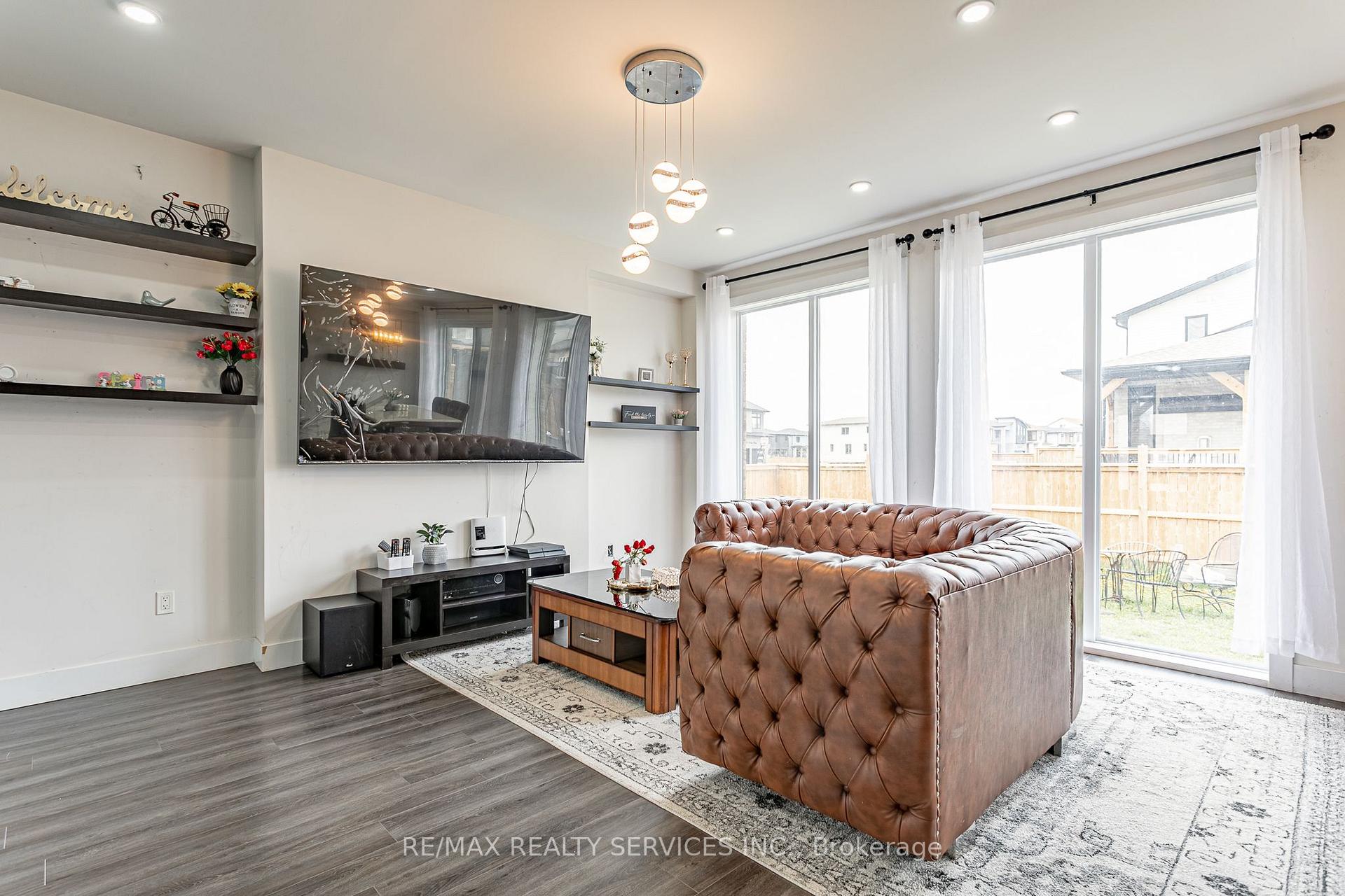 Photo 9 of 2227 Evans Boulevard, London, South U — HOMEH