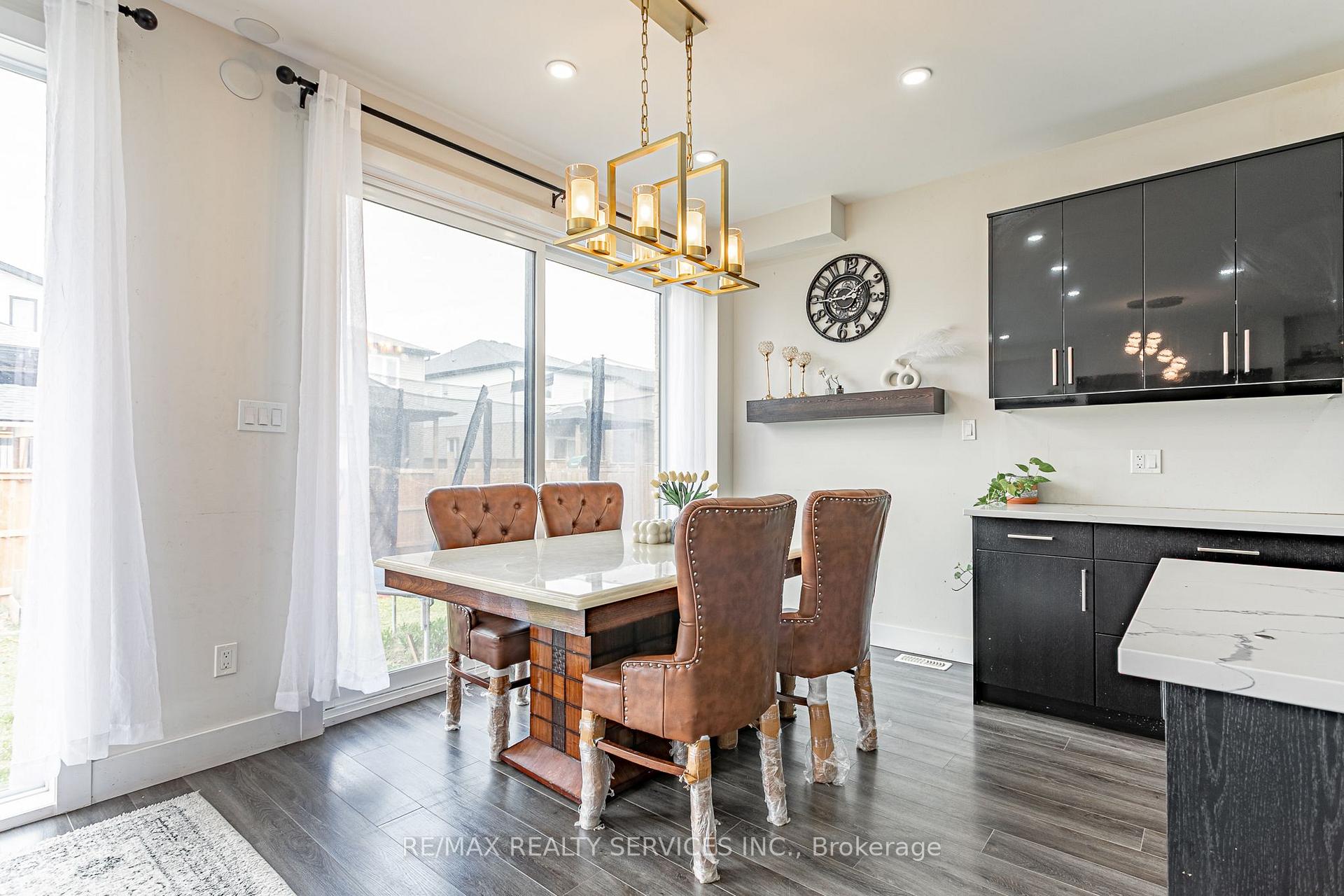 Photo 10 of 2227 Evans Boulevard, London, South U — HOMEH