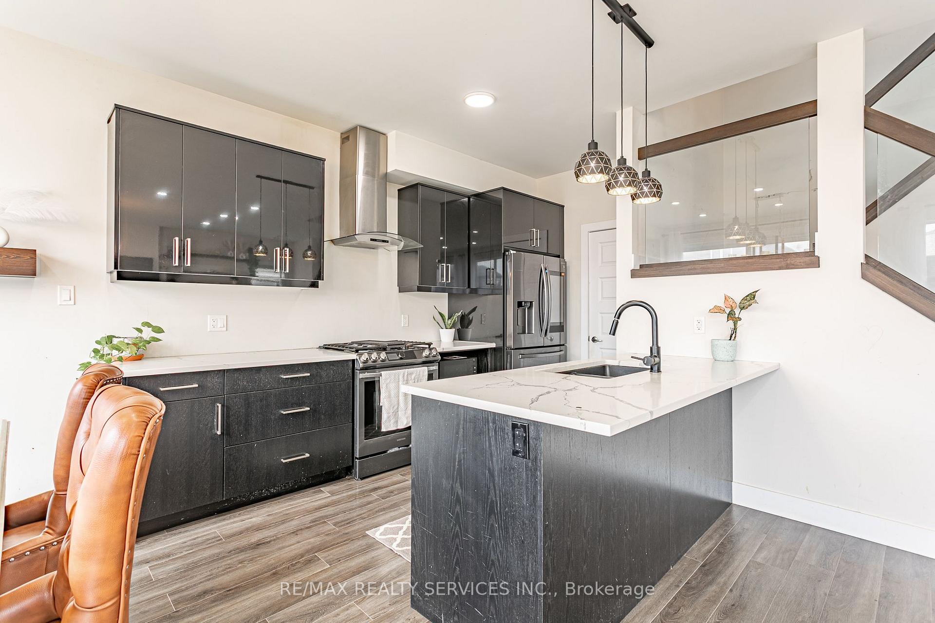 Photo 12 of 2227 Evans Boulevard, London, South U — HOMEH