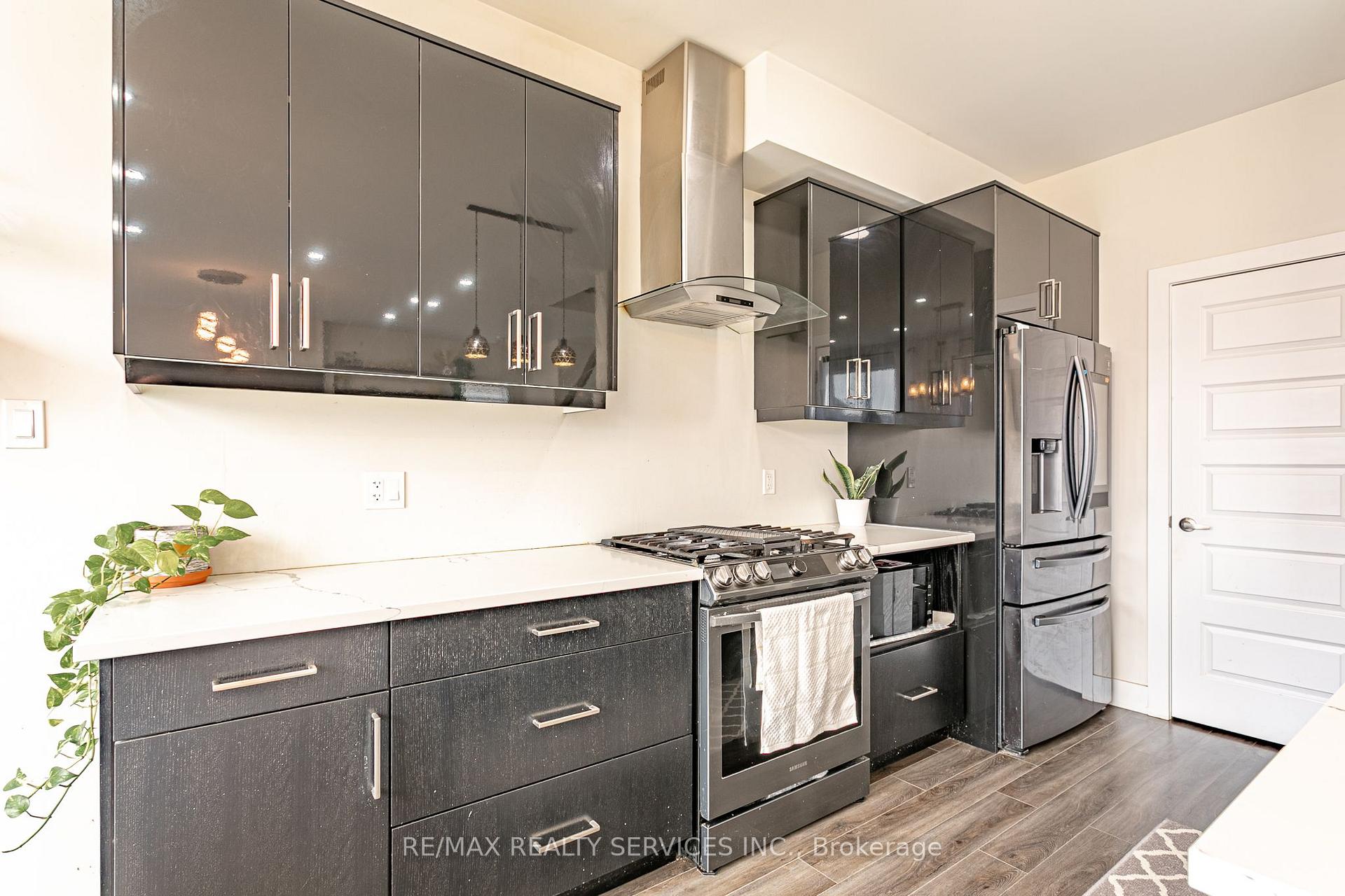 Photo 13 of 2227 Evans Boulevard, London, South U — HOMEH