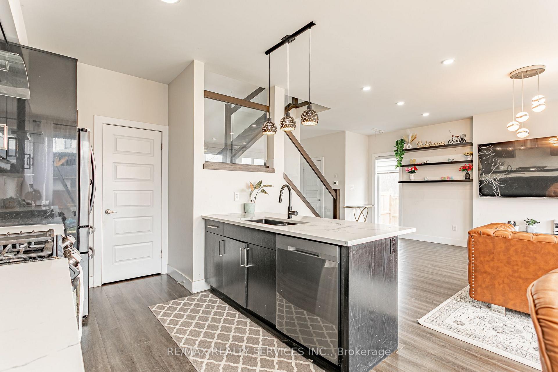 Photo 14 of 2227 Evans Boulevard, London, South U — HOMEH