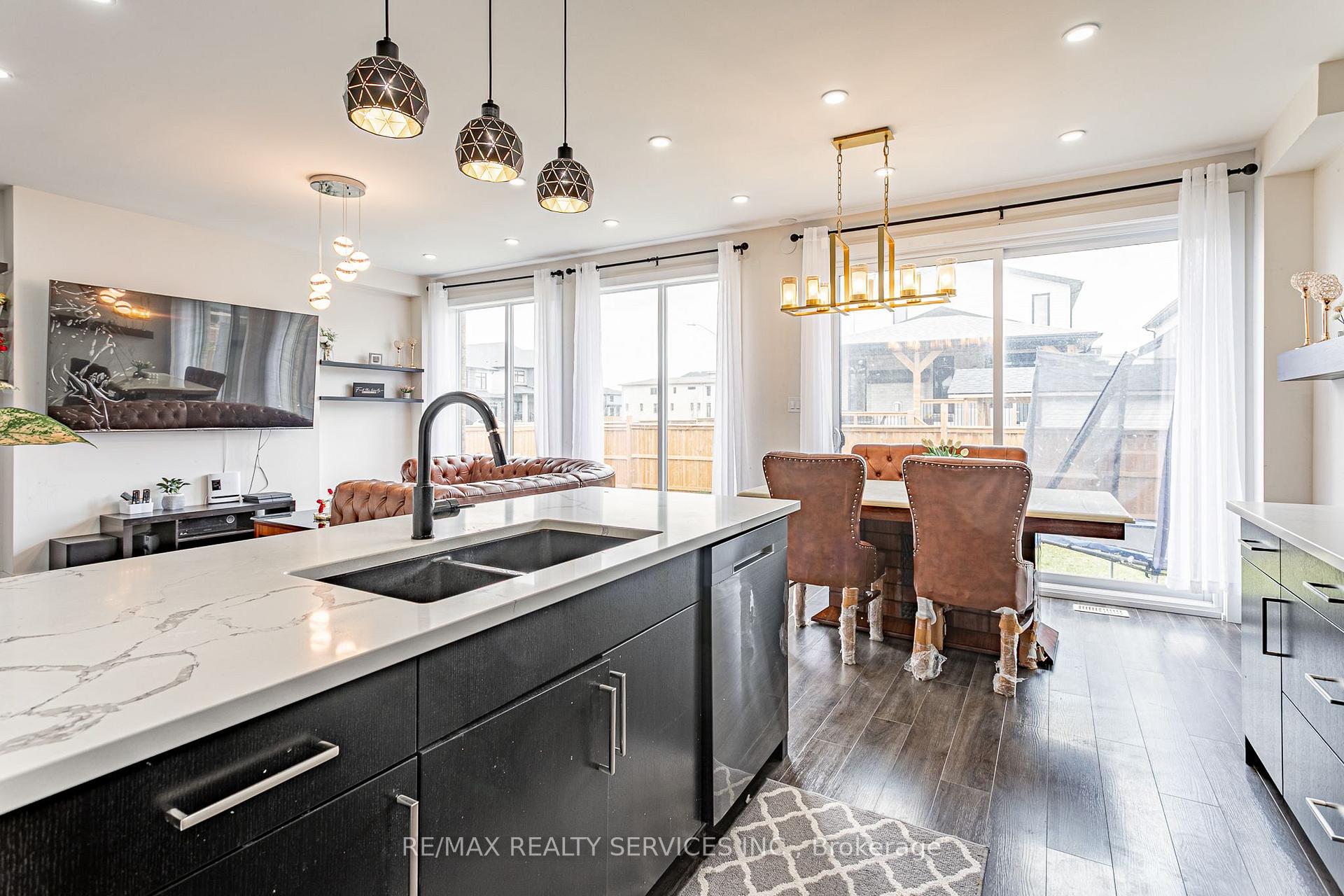 Photo 15 of 2227 Evans Boulevard, London, South U — HOMEH
