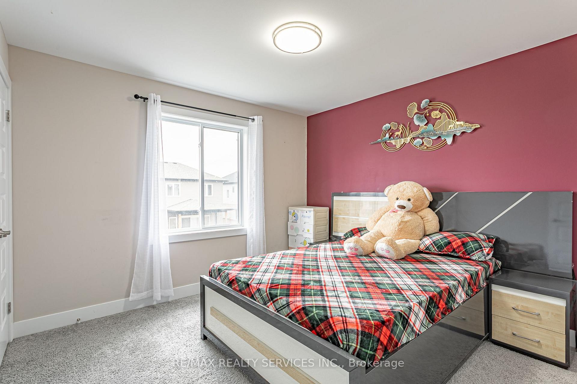 Photo 17 of 2227 Evans Boulevard, London, South U — HOMEH