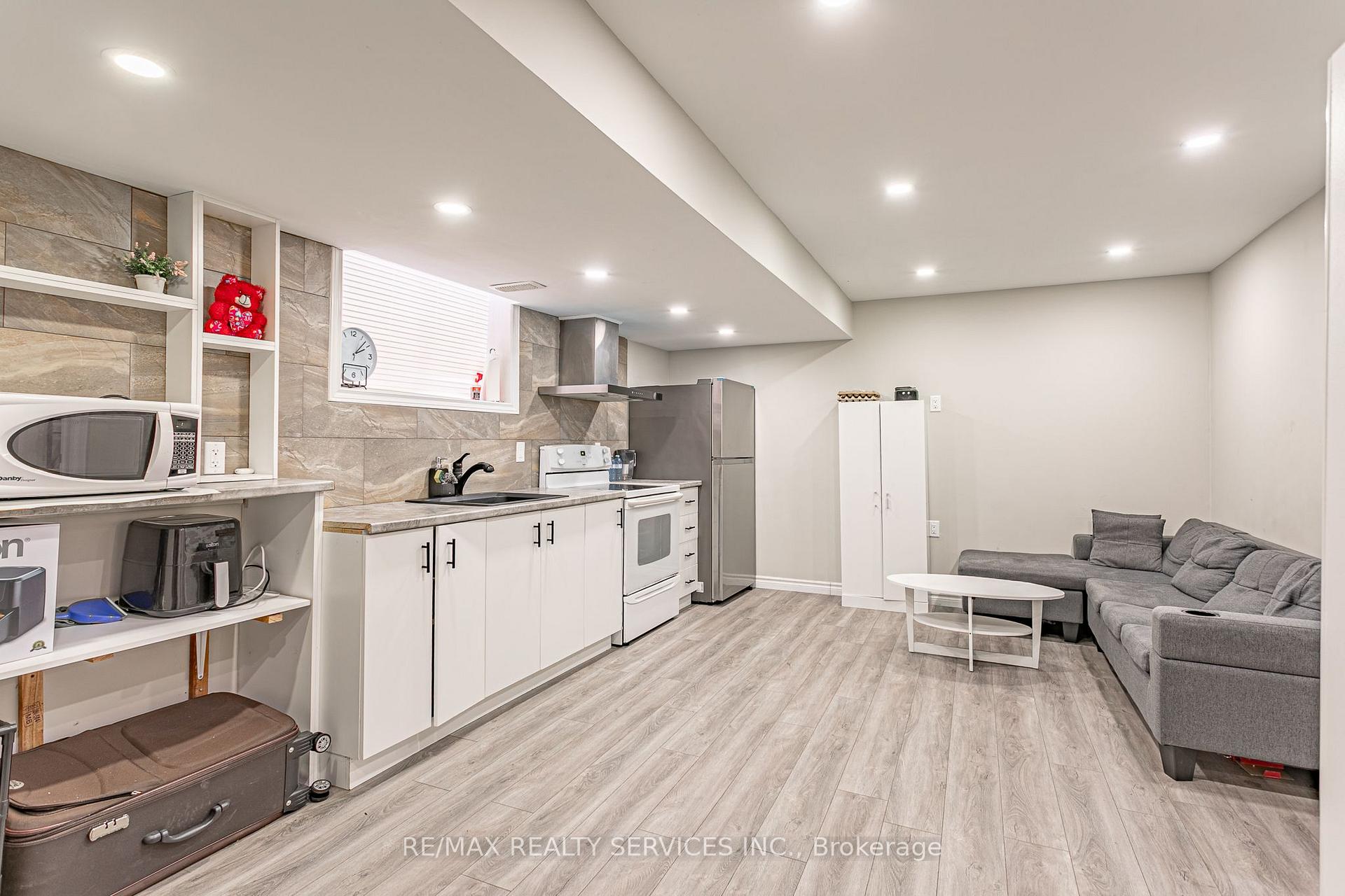 Photo 27 of 2227 Evans Boulevard, London, South U — HOMEH