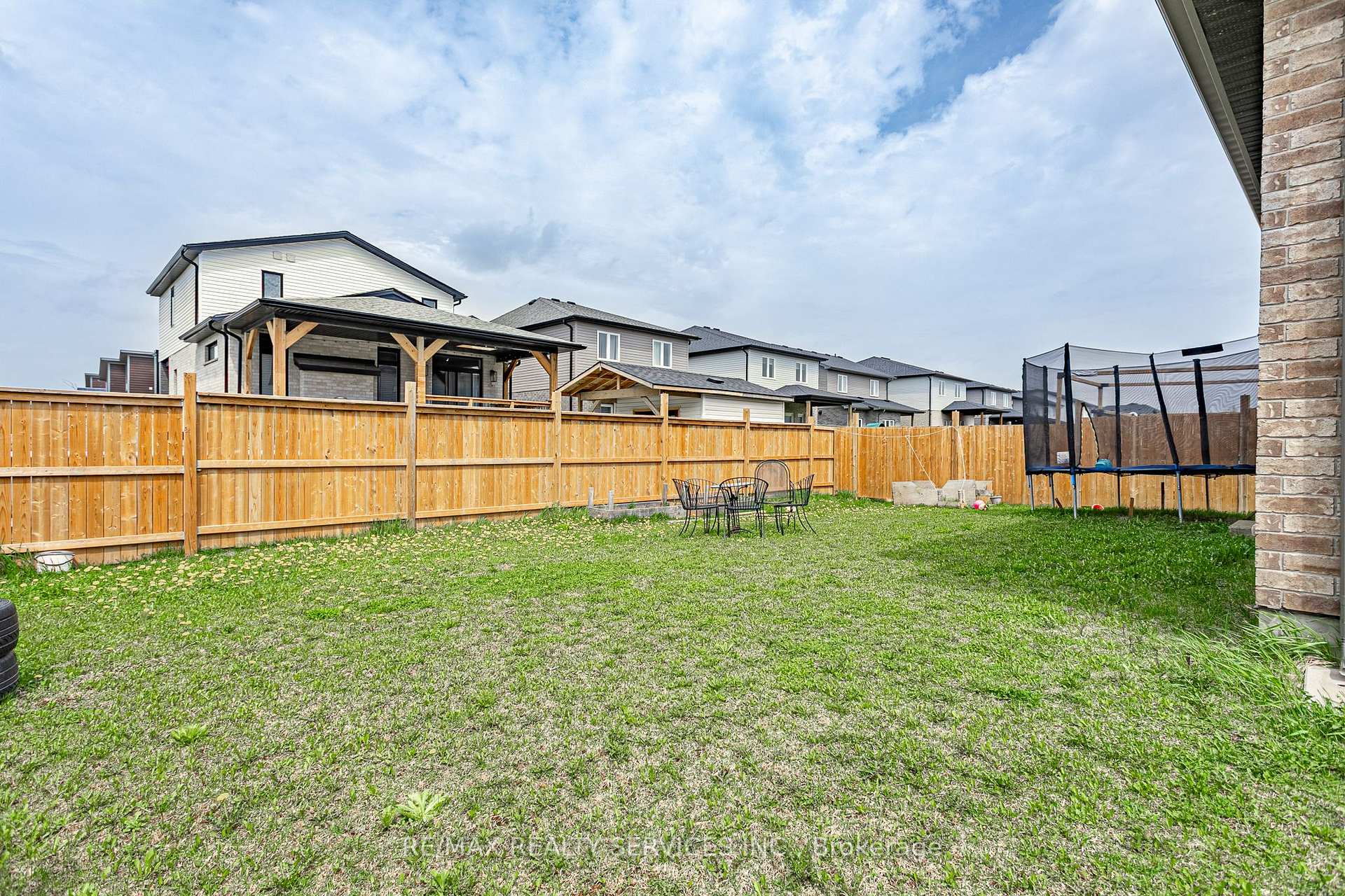 Photo 33 of 2227 Evans Boulevard, London, South U — HOMEH