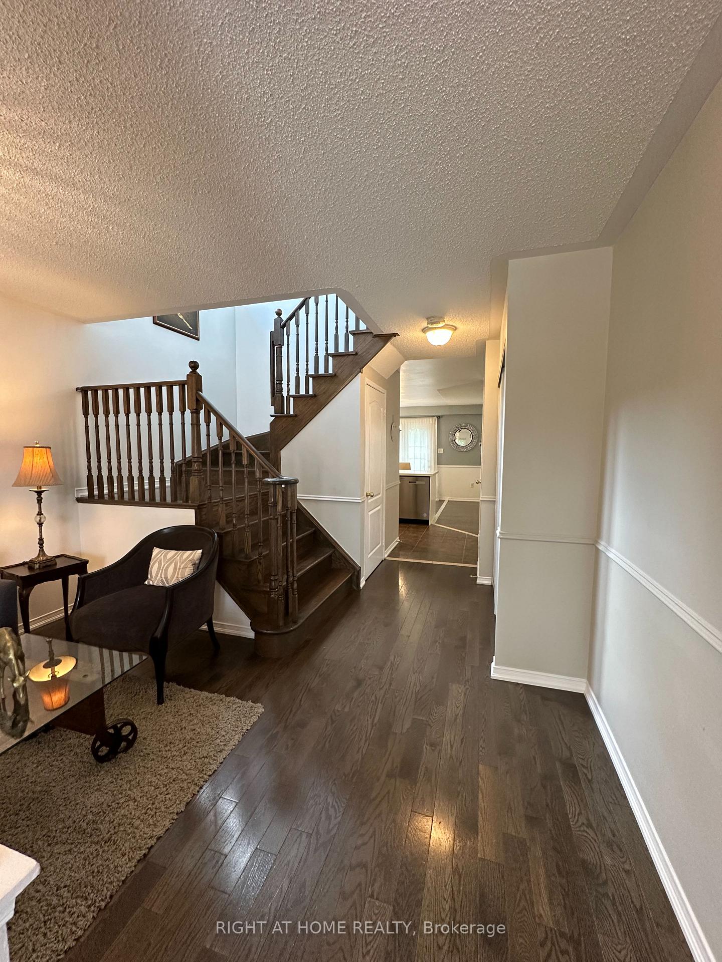 Photo 3 of 107 Norland Circle, Oshawa, Windfields — HOMEH