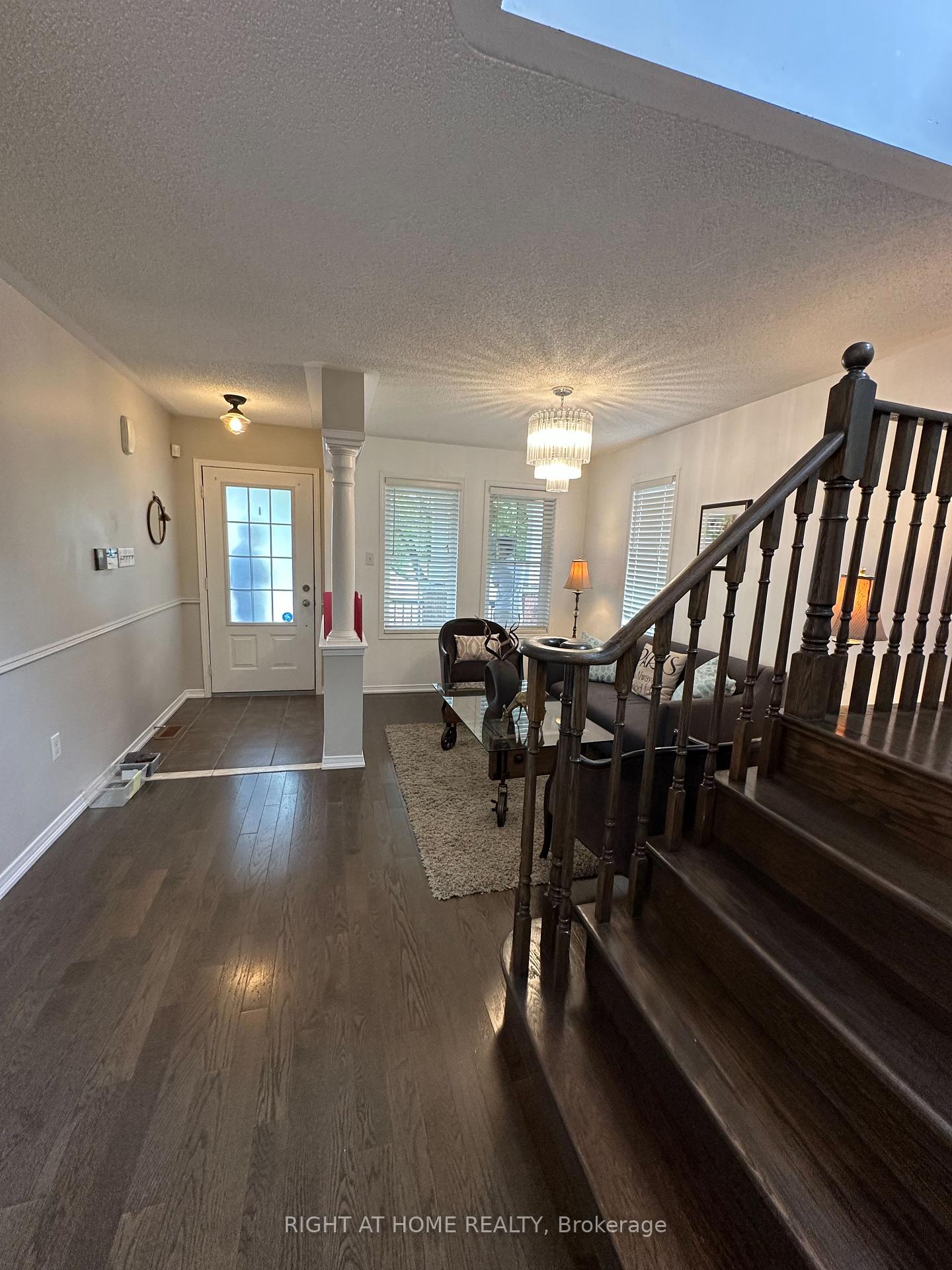 Photo 4 of 107 Norland Circle, Oshawa, Windfields — HOMEH