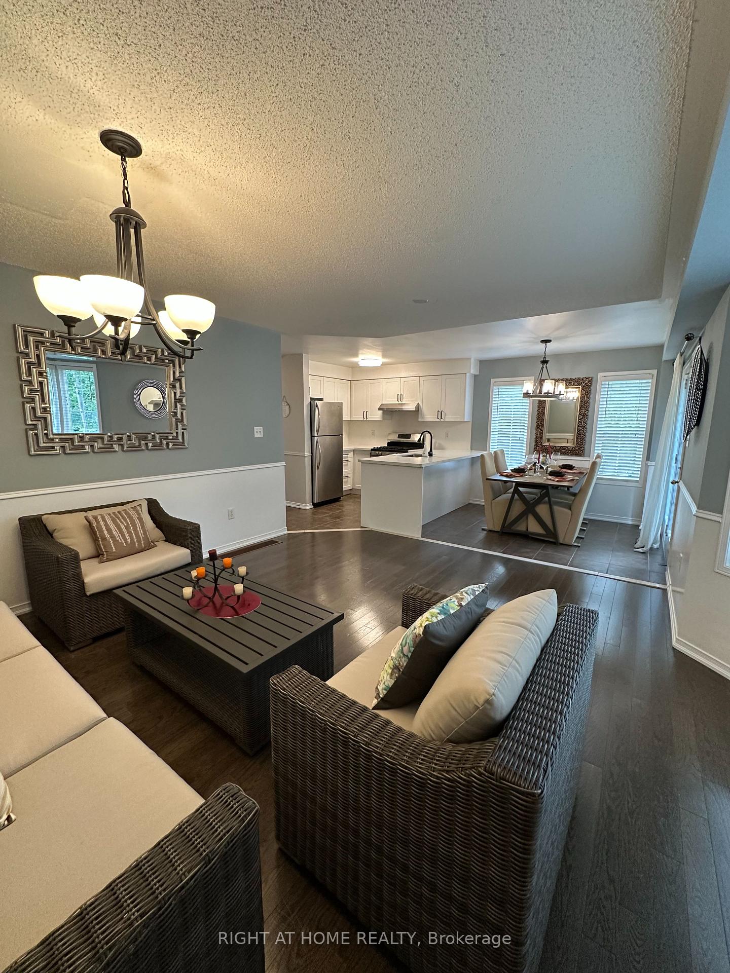 Photo 5 of 107 Norland Circle, Oshawa, Windfields — HOMEH