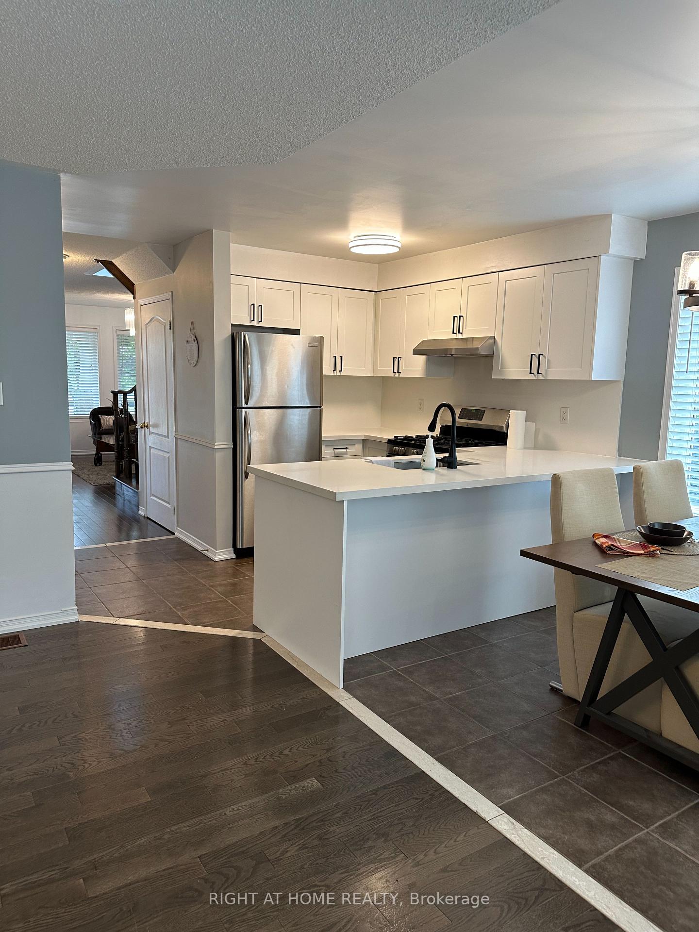 Photo 7 of 107 Norland Circle, Oshawa, Windfields — HOMEH