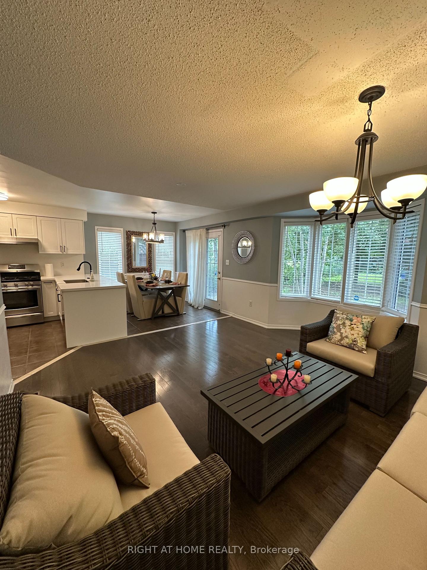 Photo 8 of 107 Norland Circle, Oshawa, Windfields — HOMEH
