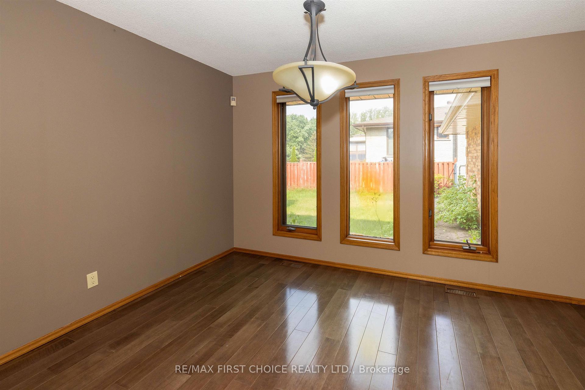 Photo 16 of 2089 Otway Street, Thunder Bay, Rosslyn Road — HOMEH