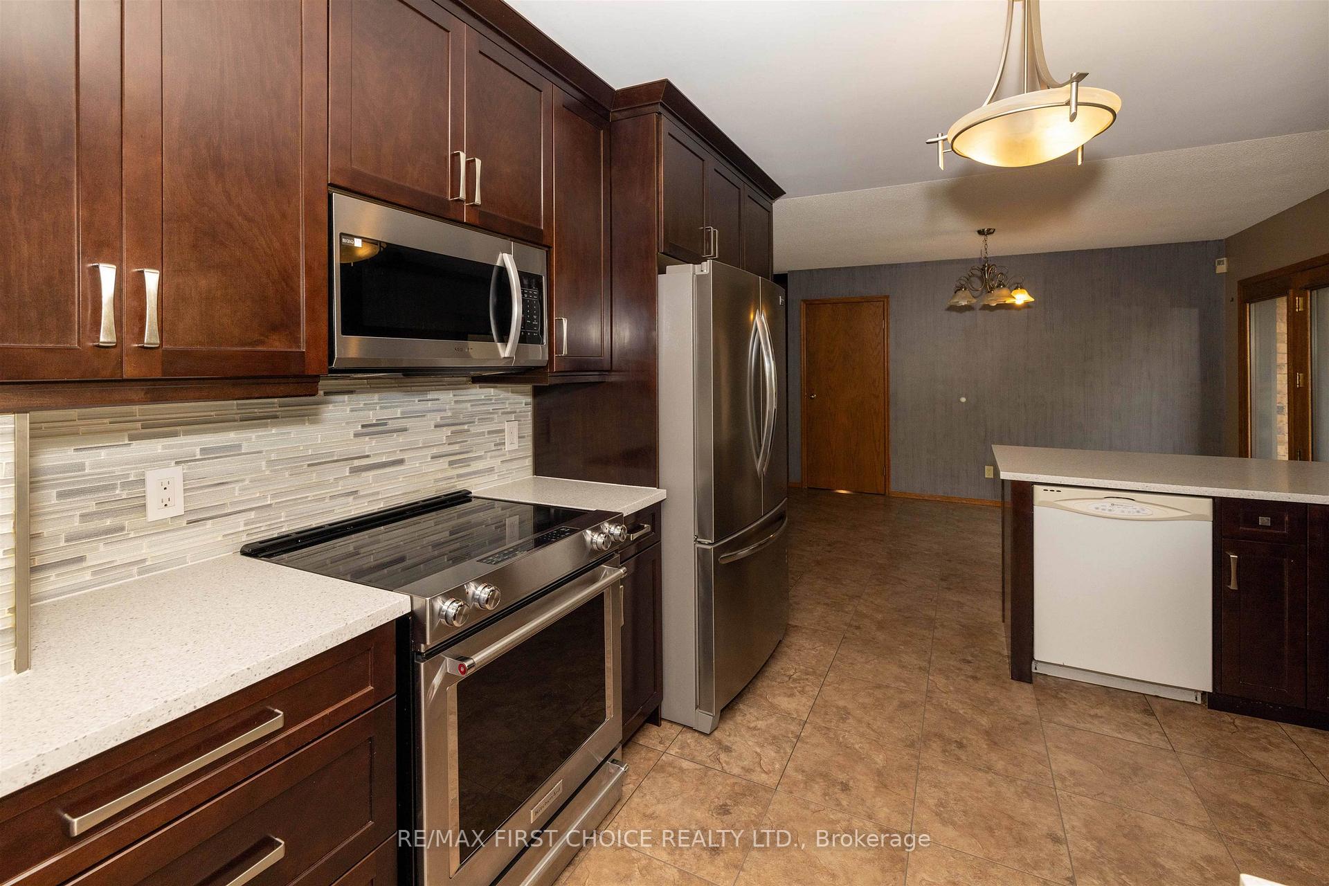 Photo 20 of 2089 Otway Street, Thunder Bay, Rosslyn Road — HOMEH
