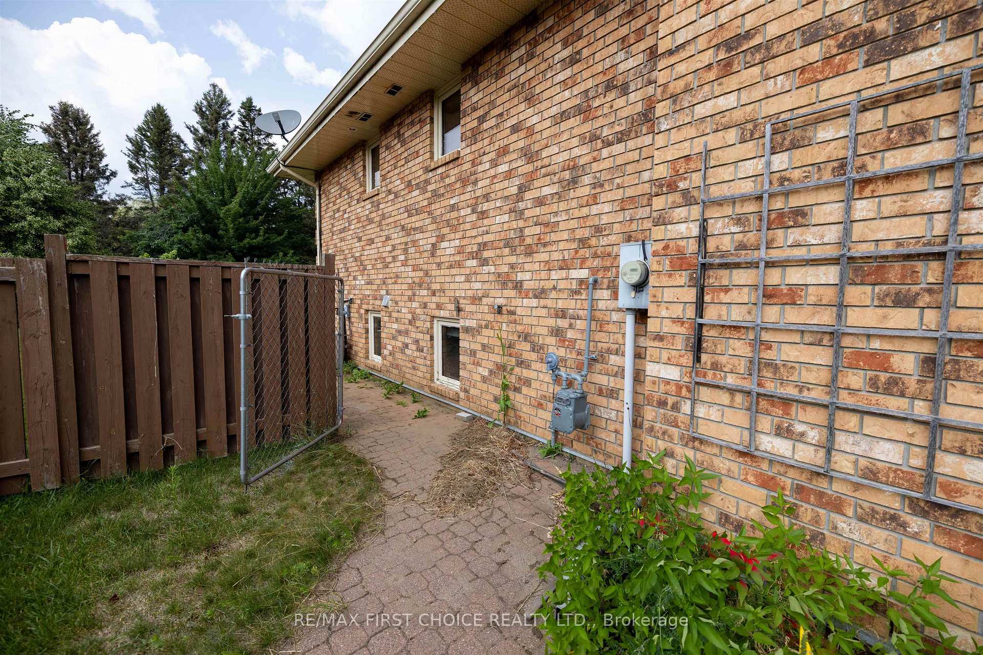 Photo 41 of 2089 Otway Street, Thunder Bay, Rosslyn Road — HOMEH