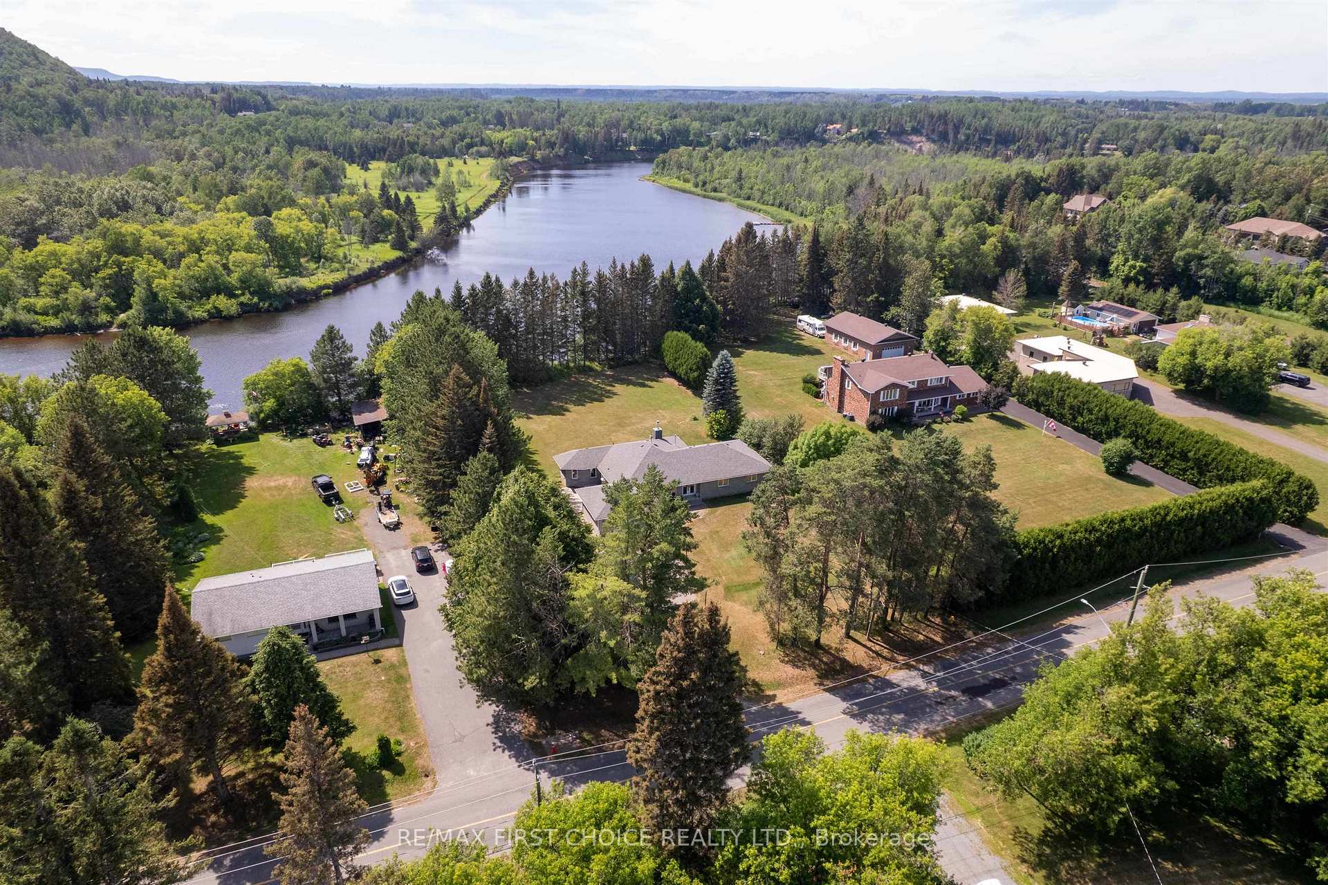 Photo 9 of 1155 Victor Street S, Thunder Bay, Rosslyn Road — HOMEH