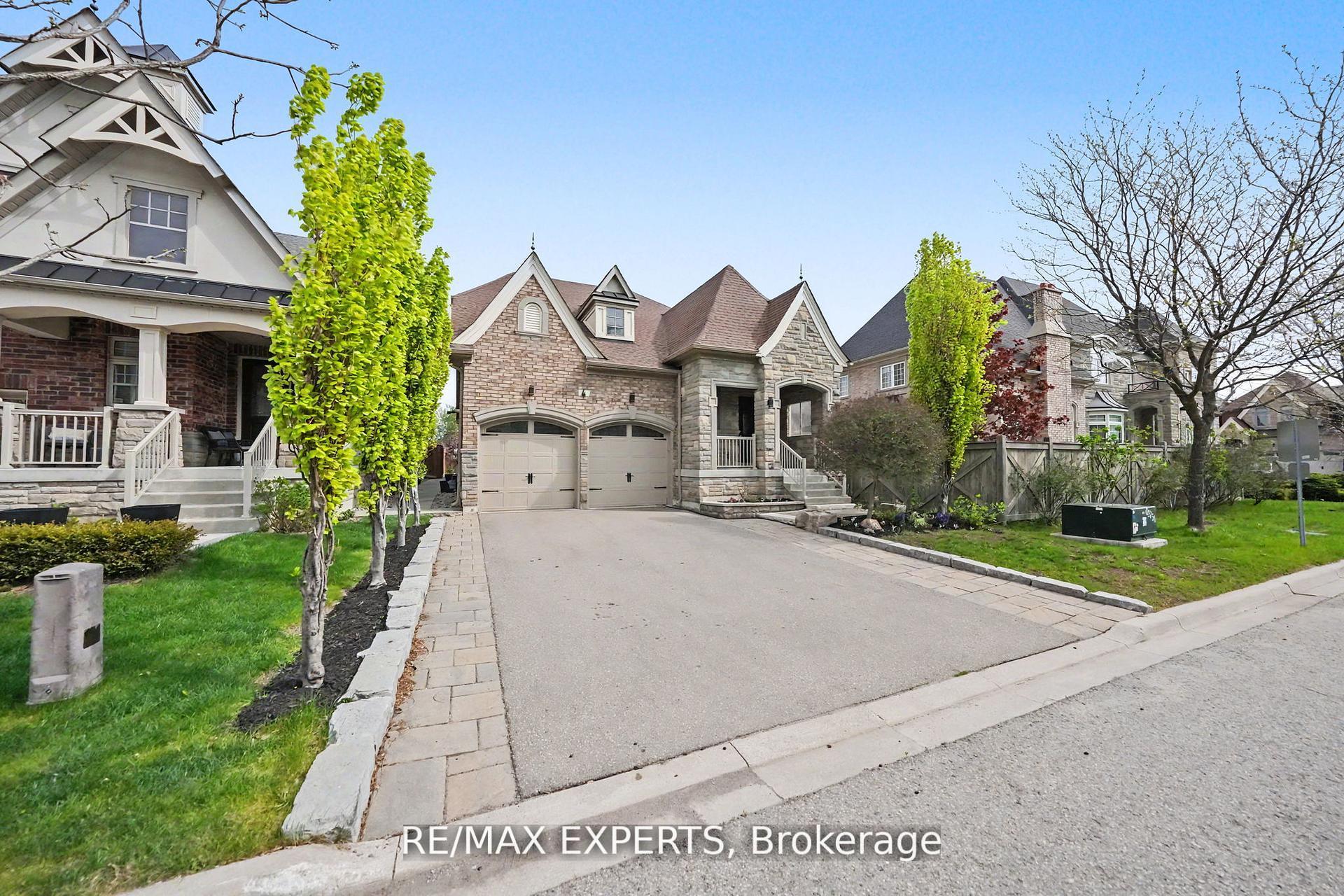 Photo 2 of 4 Sim Hill Crescent, King, King City — HOMEH