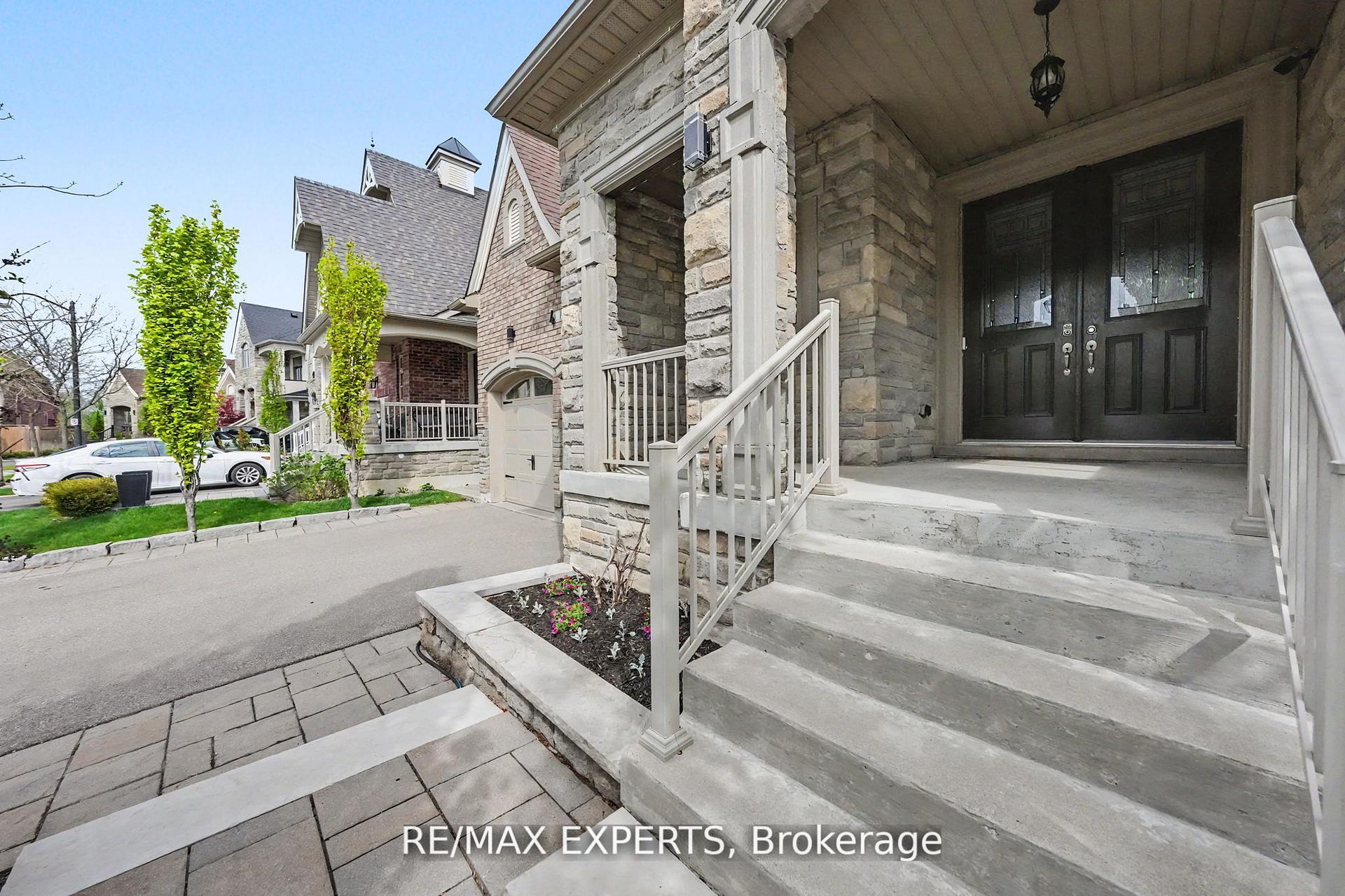 Photo 4 of 4 Sim Hill Crescent, King, King City — HOMEH